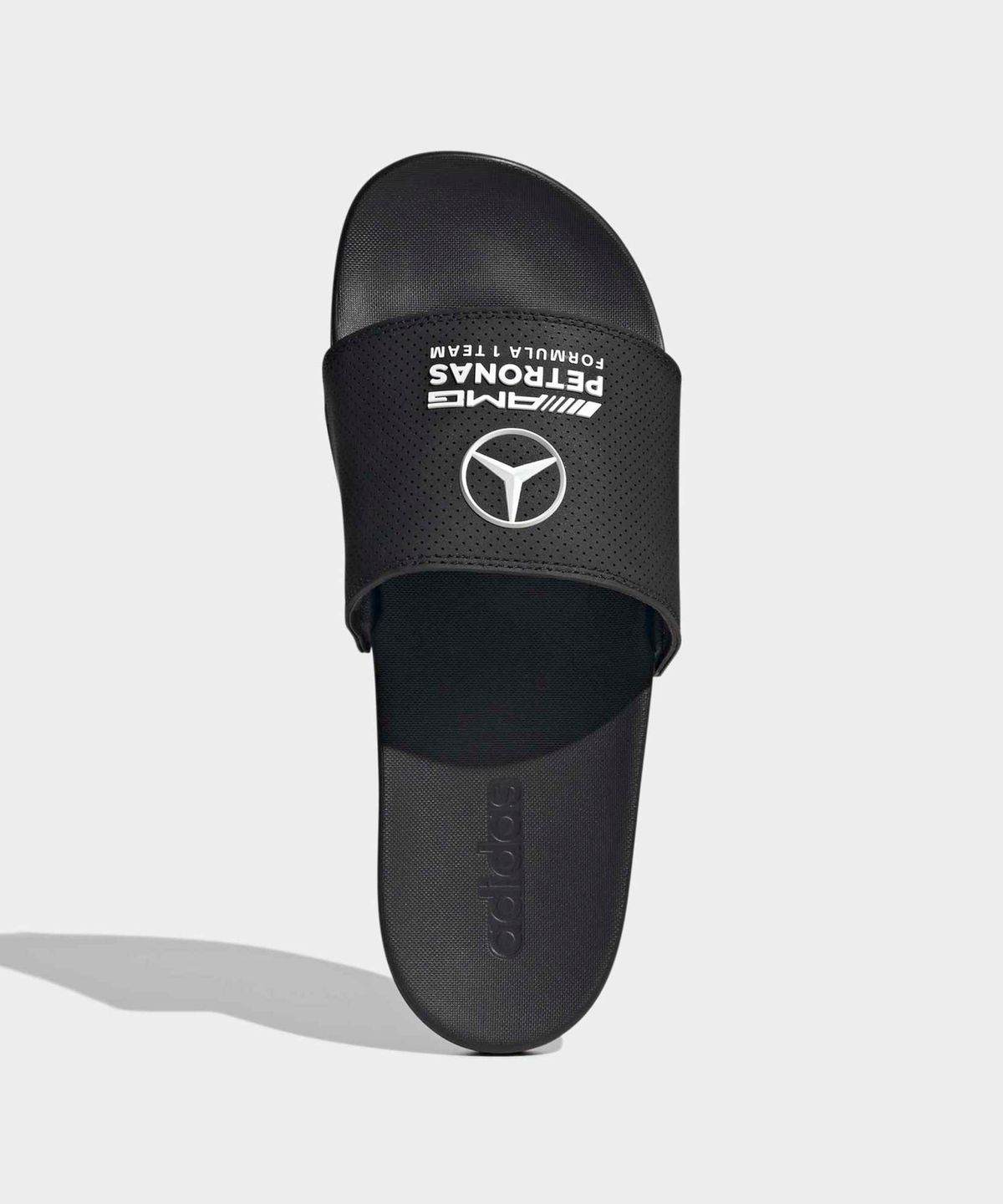 아디다스(ADIDAS) 메르세데스 AMG F1 아딜렛 컴포트 - 블랙 / KI6109