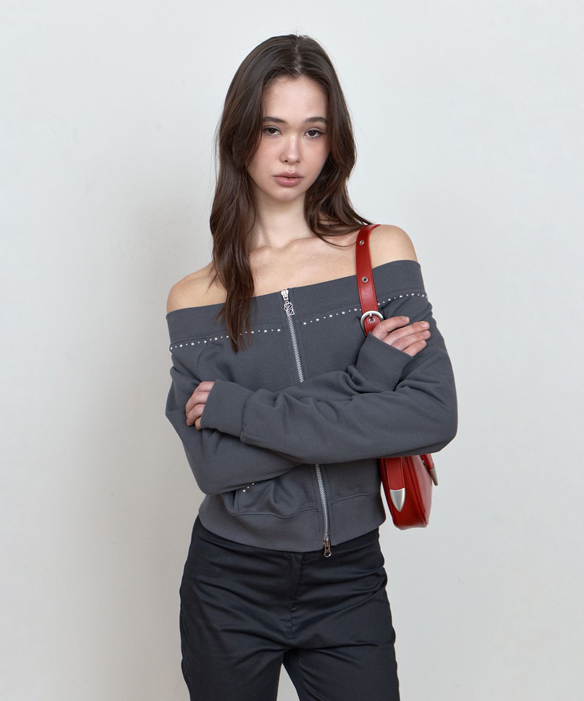 큐리티(CURETTY) C STUDDED OFF-SHOULDER 2-WAY ZIP-UP_CHARCOAL