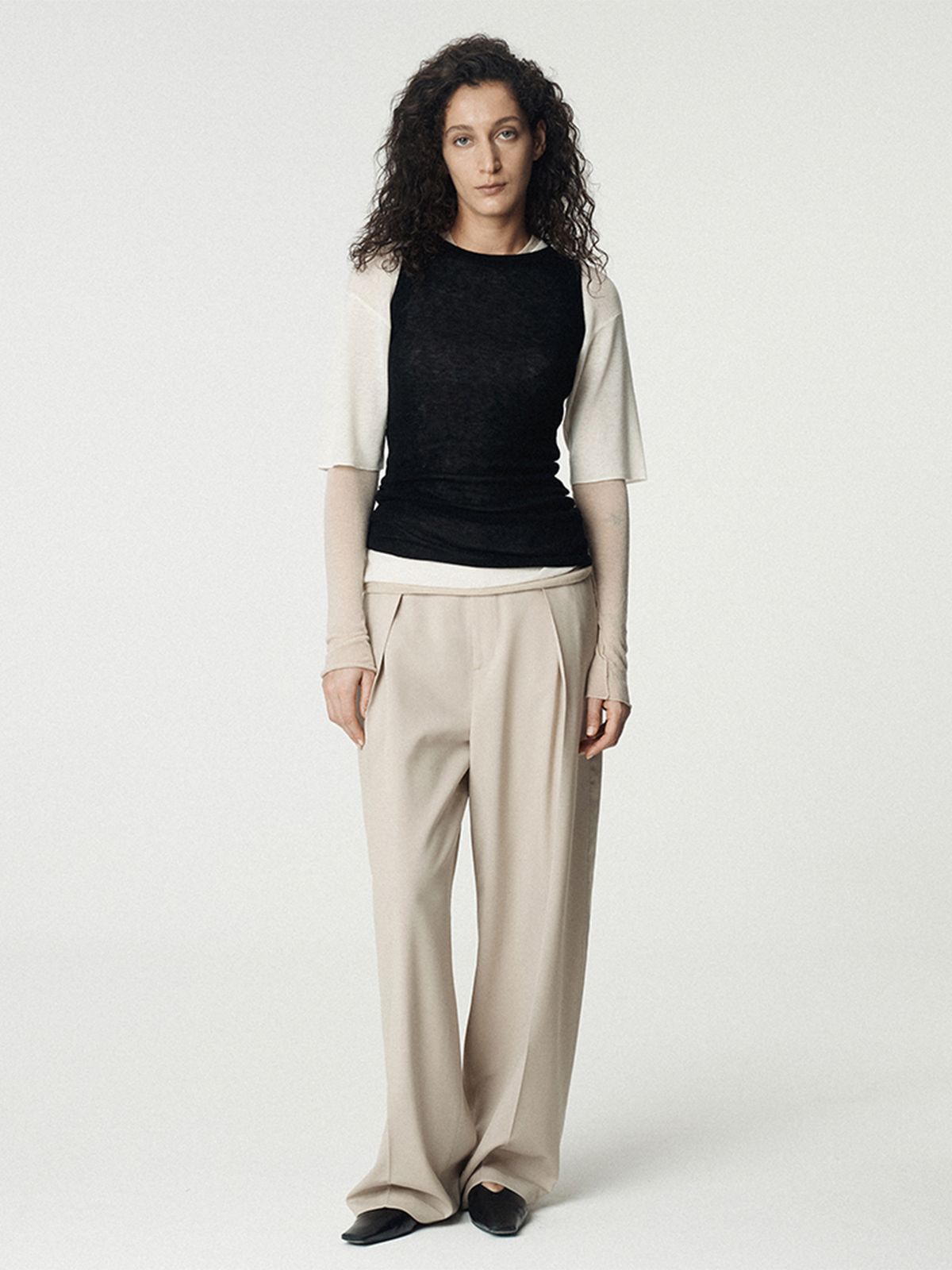 우마뭉(UMARMUNG) Weightless Wool Sleeveless Top_Black
