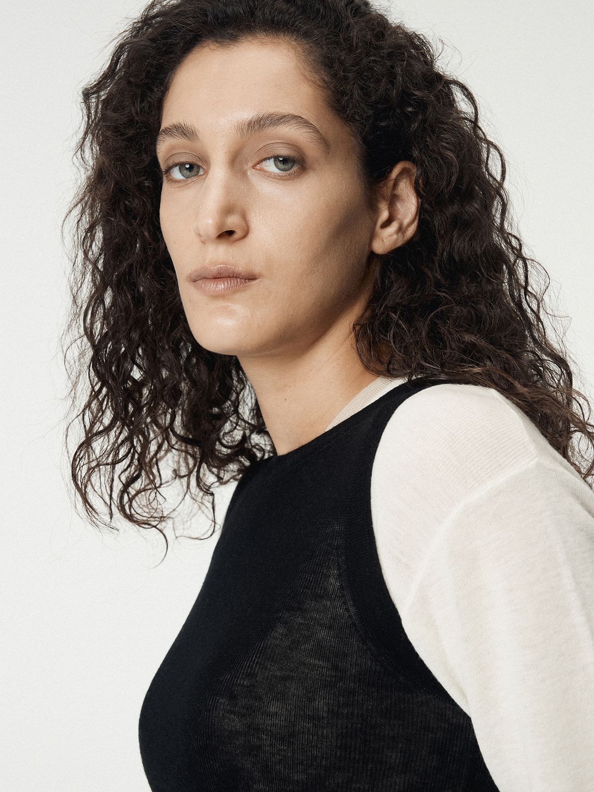 우마뭉(UMARMUNG) Weightless Wool Sleeveless Top_Black