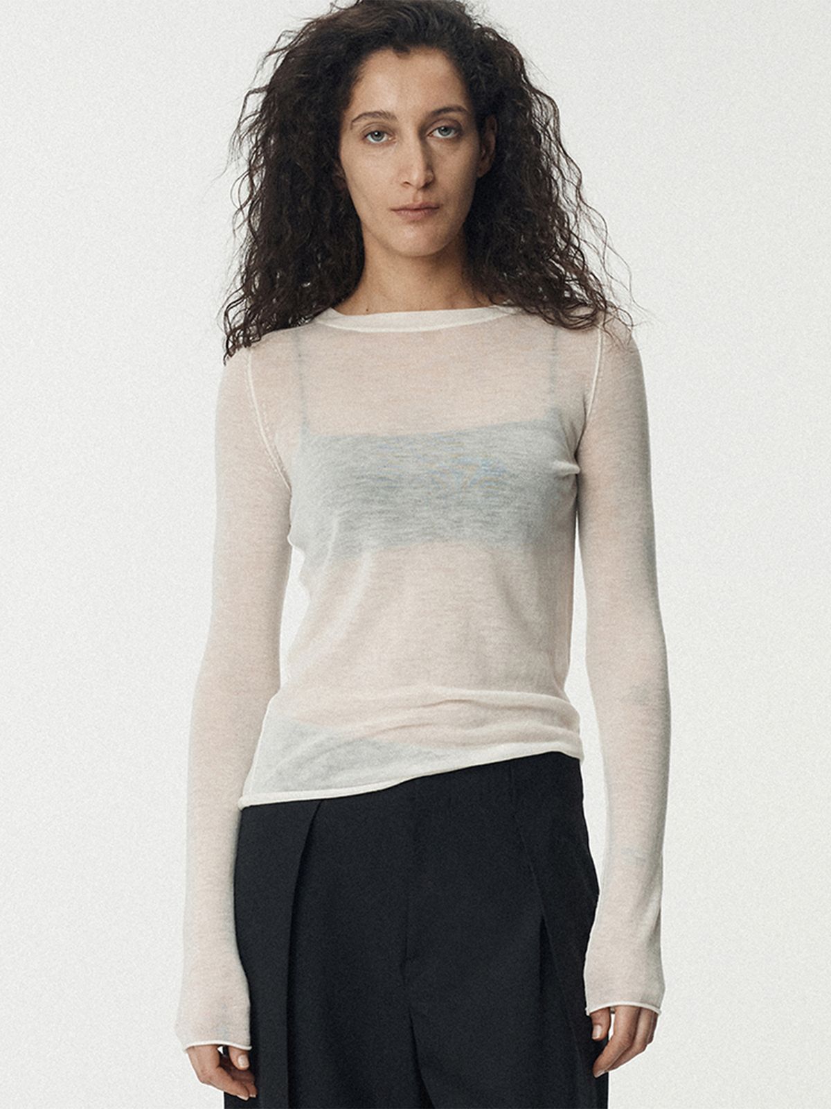 우마뭉(UMARMUNG) Weightless Wool Fitted Crew Neck Pullover_Ivory