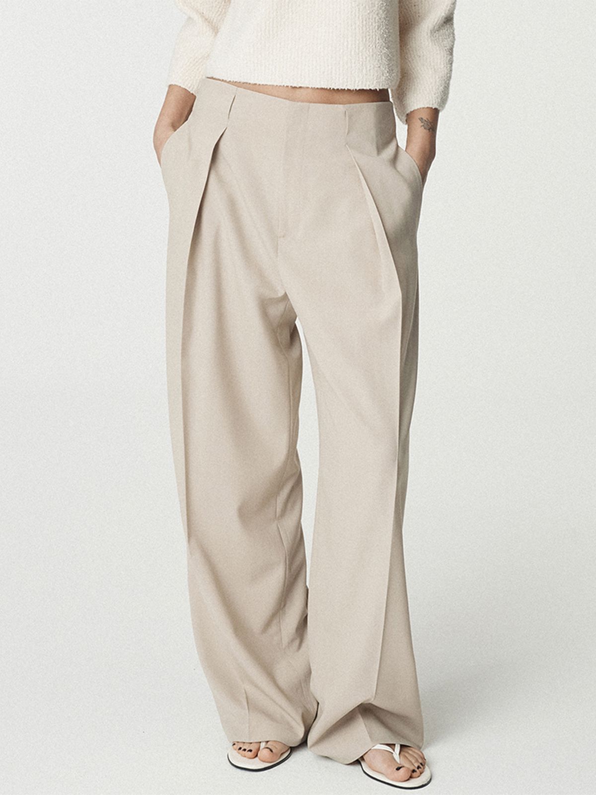 우마뭉(UMARMUNG) Tropical Wool Tucked Pants_Beige