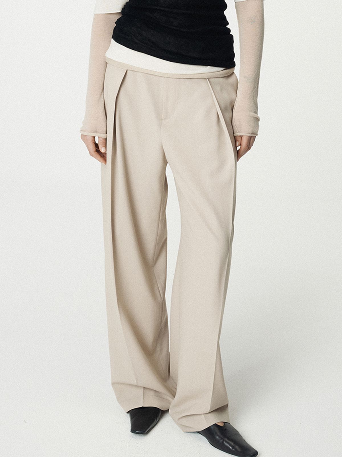 우마뭉(UMARMUNG) Tropical Wool Tucked Pants_Beige