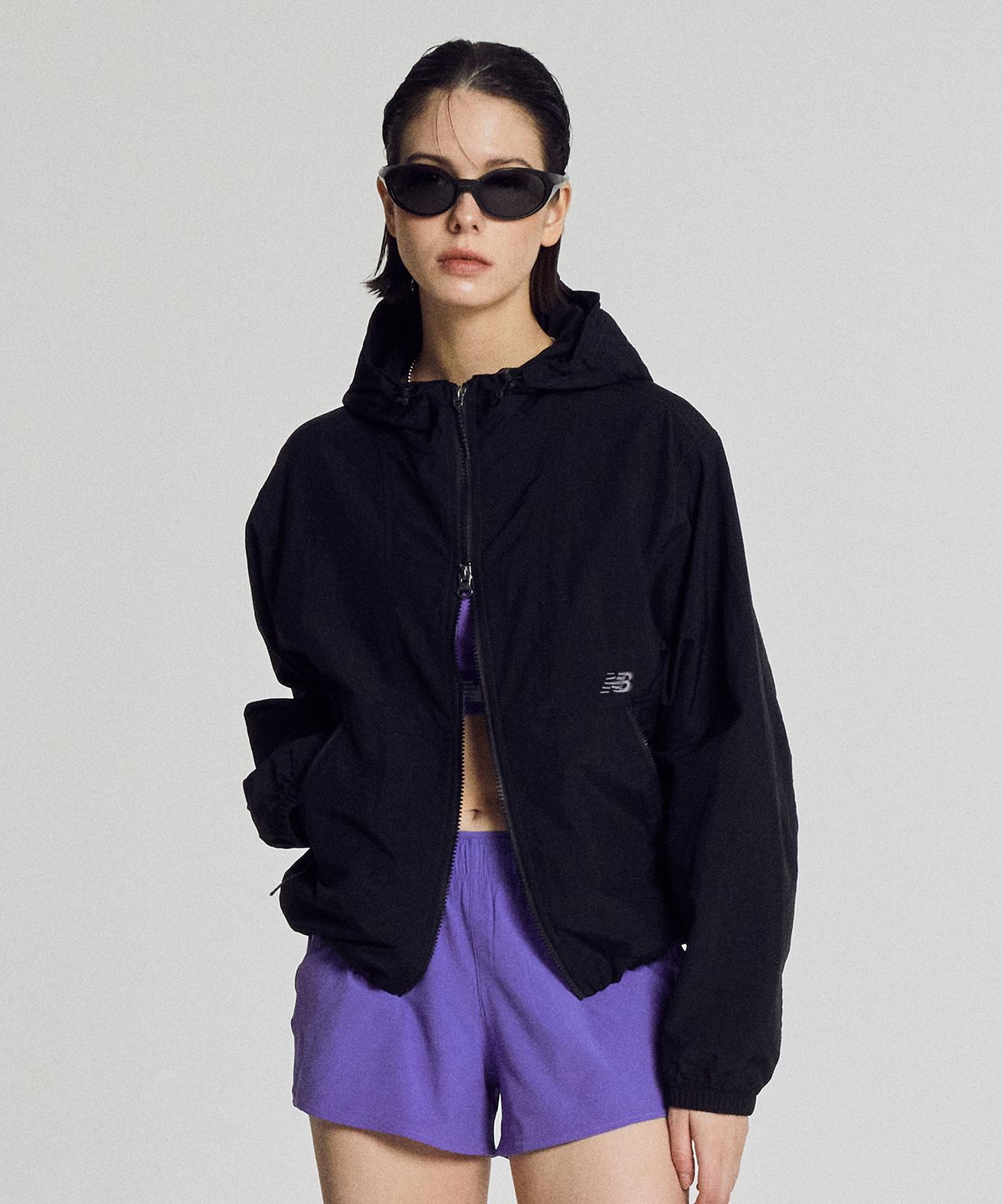 뉴발란스(NEW BALANCE) NBNAG2W322 / WOMEN 에센셜 후드 우븐 자켓 (BLACK)