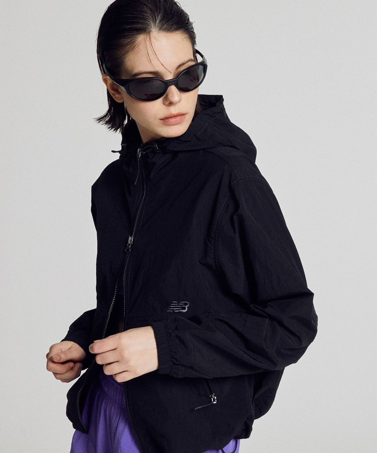 뉴발란스(NEW BALANCE) NBNAG2W322 / WOMEN 에센셜 후드 우븐 자켓 (BLACK)