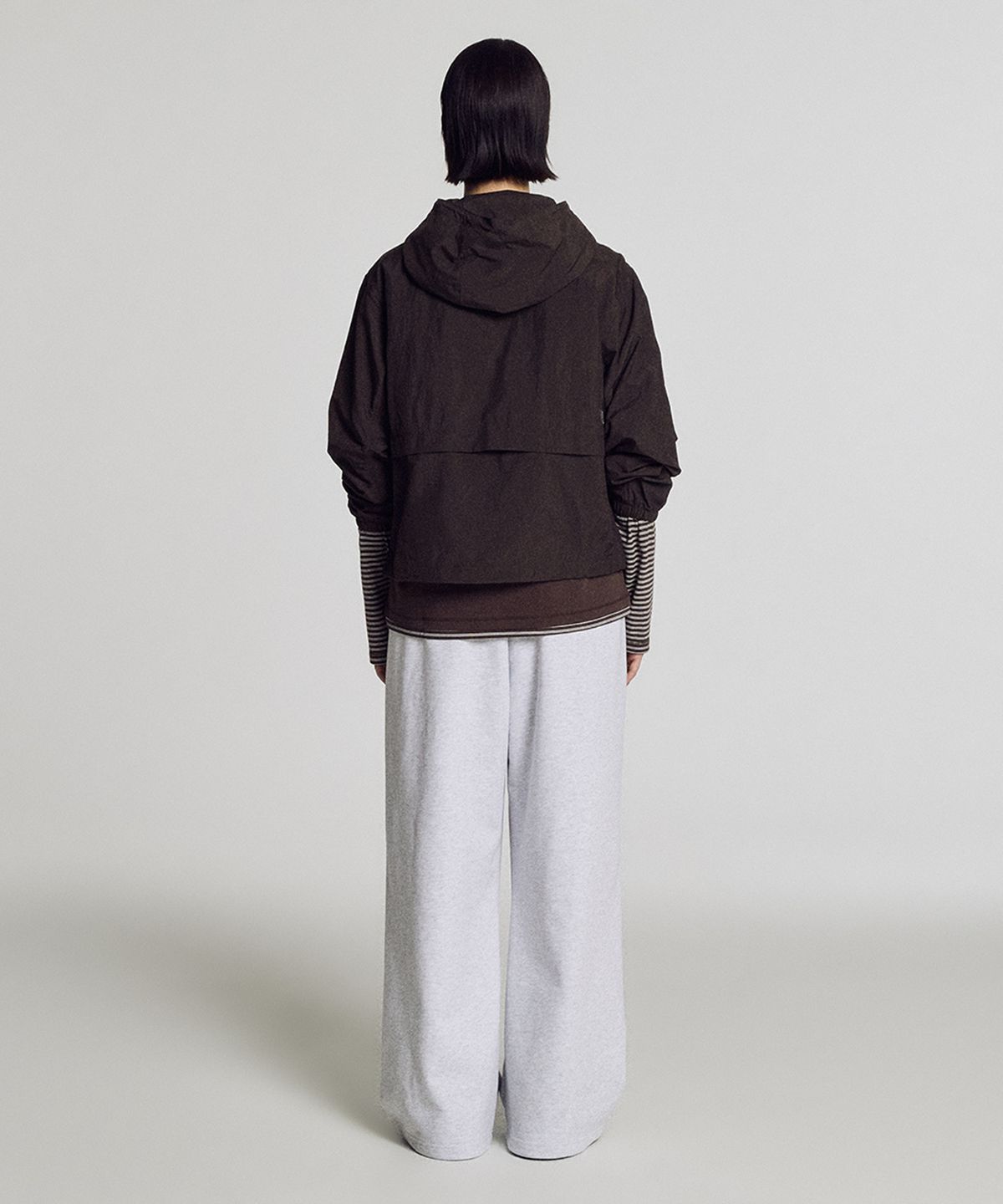 뉴발란스(NEW BALANCE) NBNAG2W322 / WOMEN 에센셜 후드 우븐 자켓 (BROWN)
