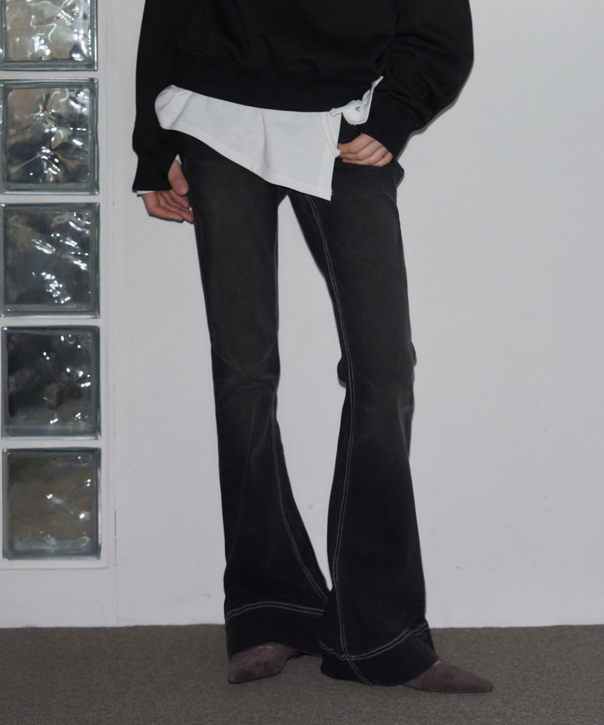 레더리(LEATHERY) 로우 라이즈 부츠컷 데님 팬츠 [BLACK]