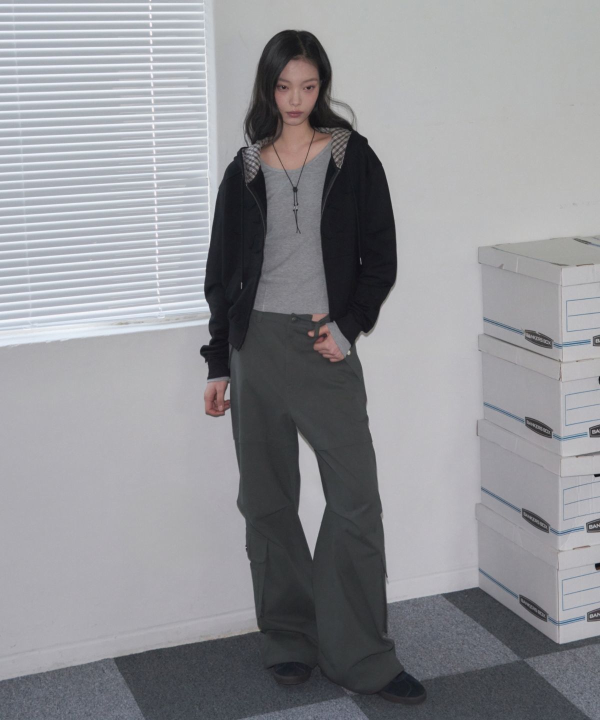레더리(LEATHERY) 하프 밴딩 코튼 카고 팬츠 [CHARCOAL]