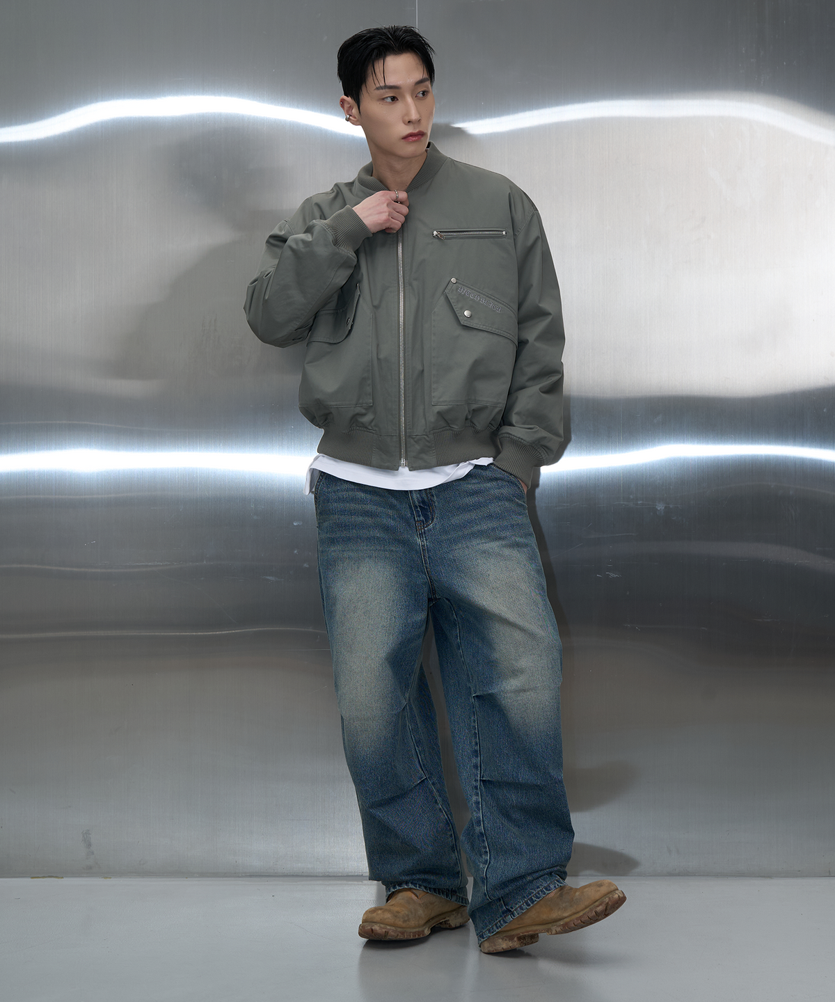 피치블랙(PITCHBLACK) POCKET EMBLEM PARASUIT WIDE DENIM (WASHED BLUE)