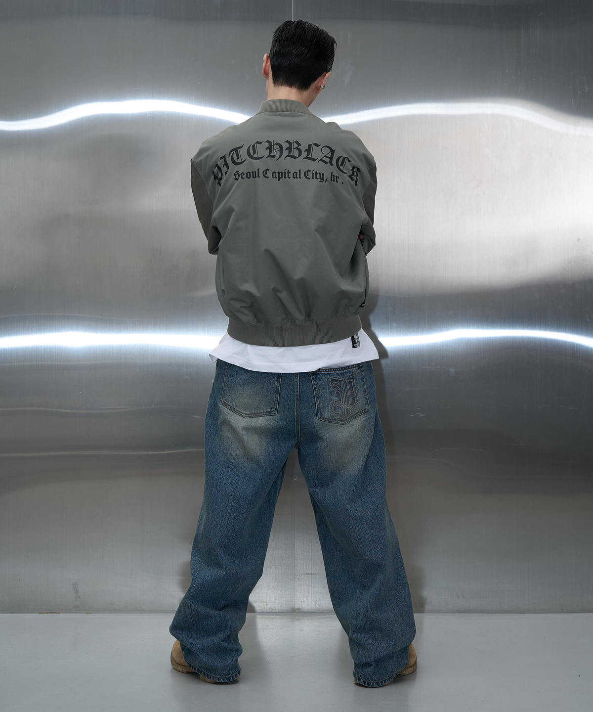 피치블랙(PITCHBLACK) POCKET EMBLEM PARASUIT WIDE DENIM (WASHED BLUE)