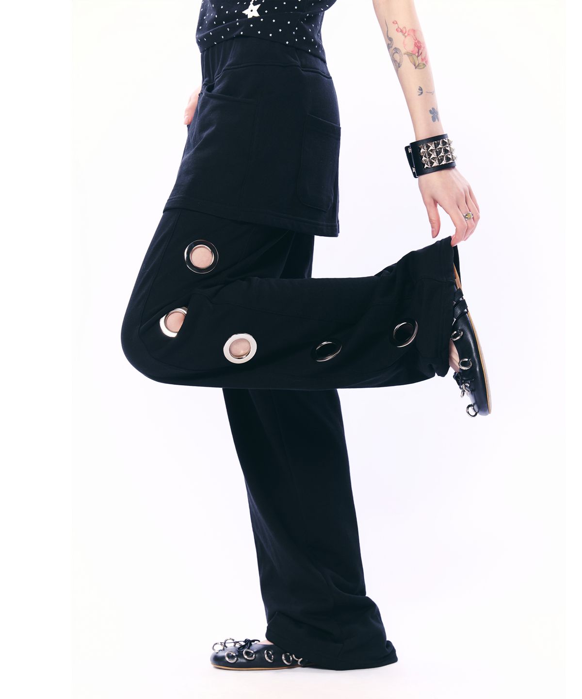 셋업이엑스이(SETUP-EXE) BOLD EYELET SKIRT PANTS / BLACK