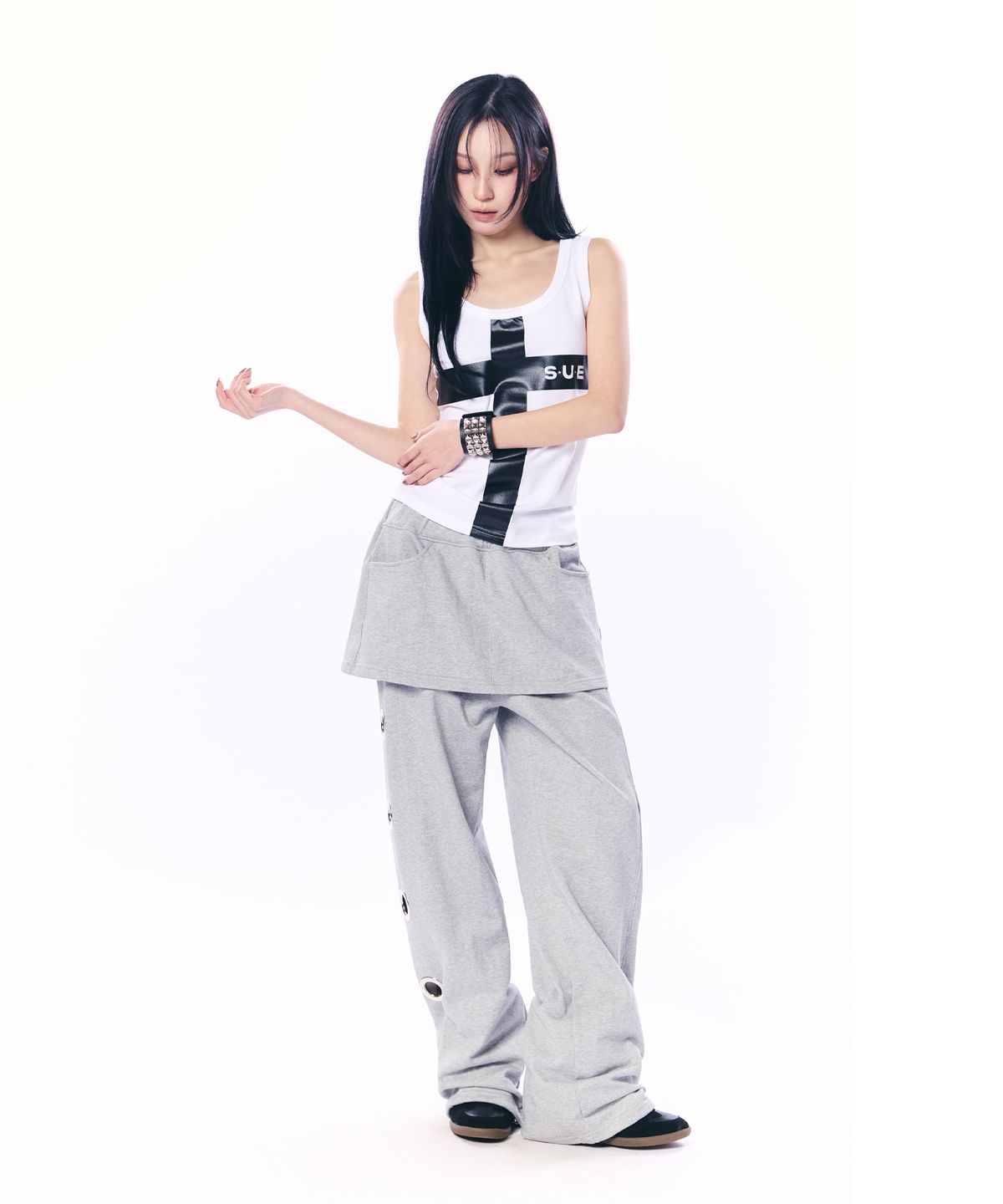 셋업이엑스이(SETUP-EXE) SQUARE STUD BRACELET / BLACK