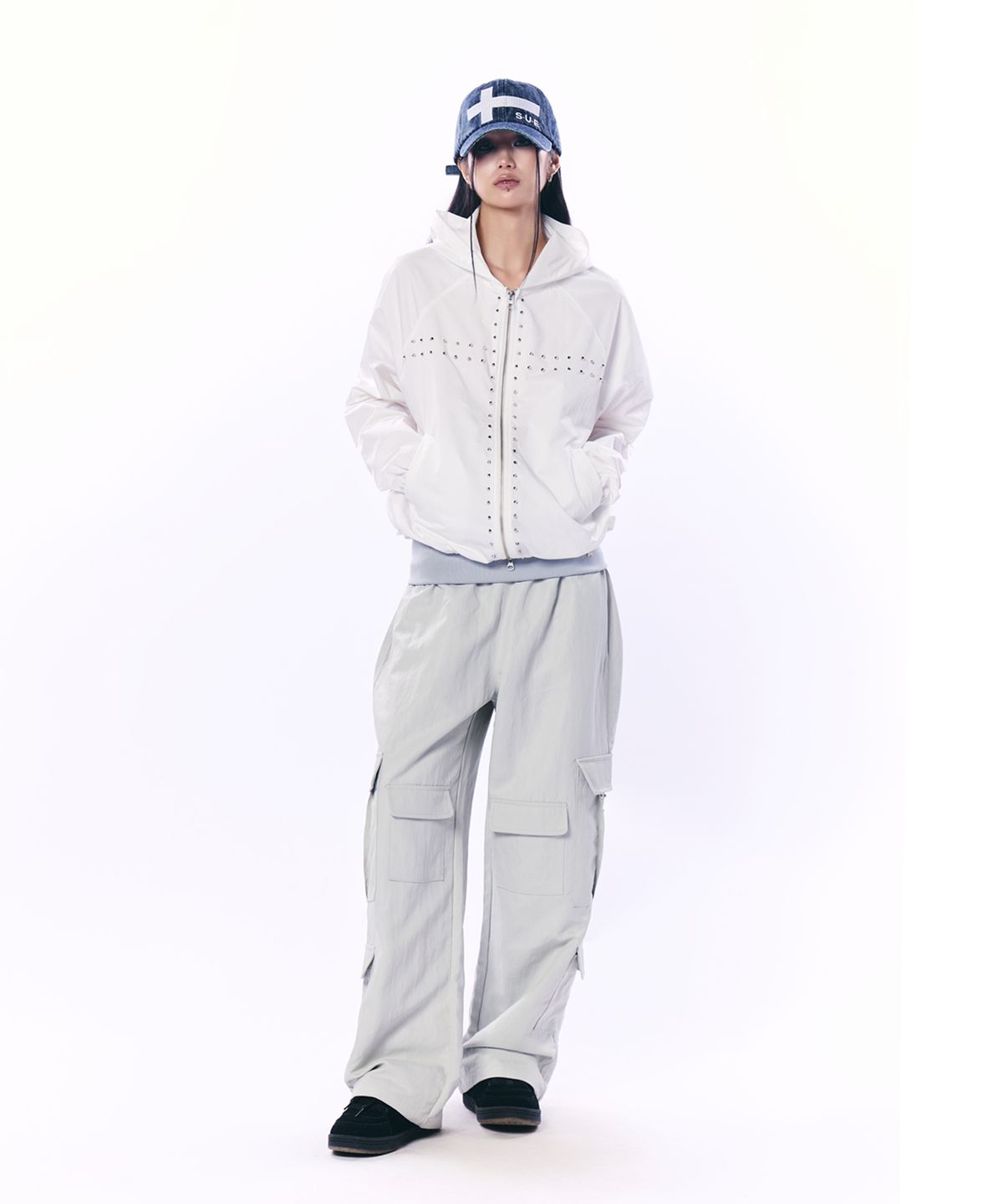 셋업이엑스이(SETUP-EXE) MULTI-POCKET STUDDED PANTS / LIGHT GRAY