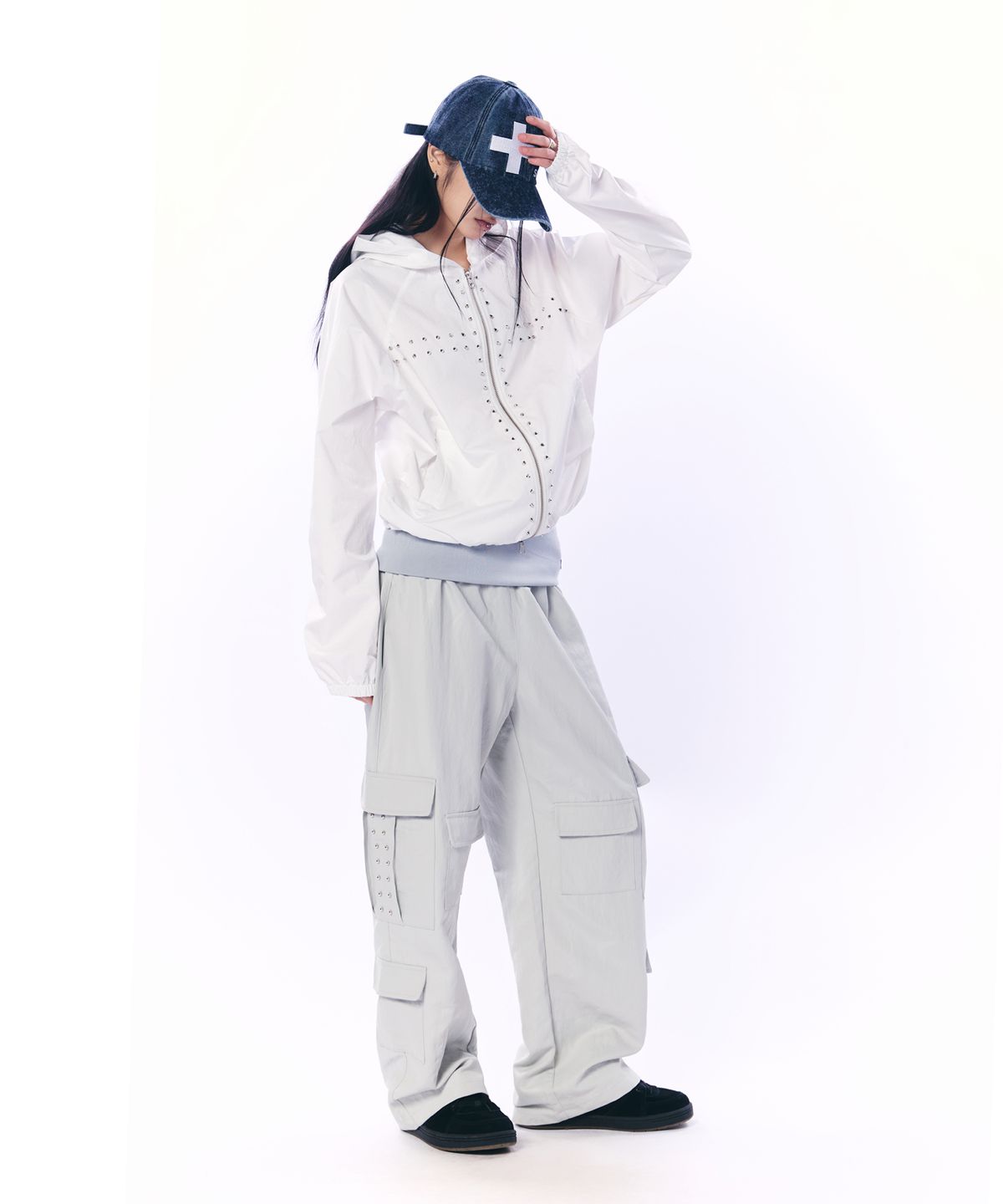 셋업이엑스이(SETUP-EXE) MULTI-POCKET STUDDED PANTS / LIGHT GRAY