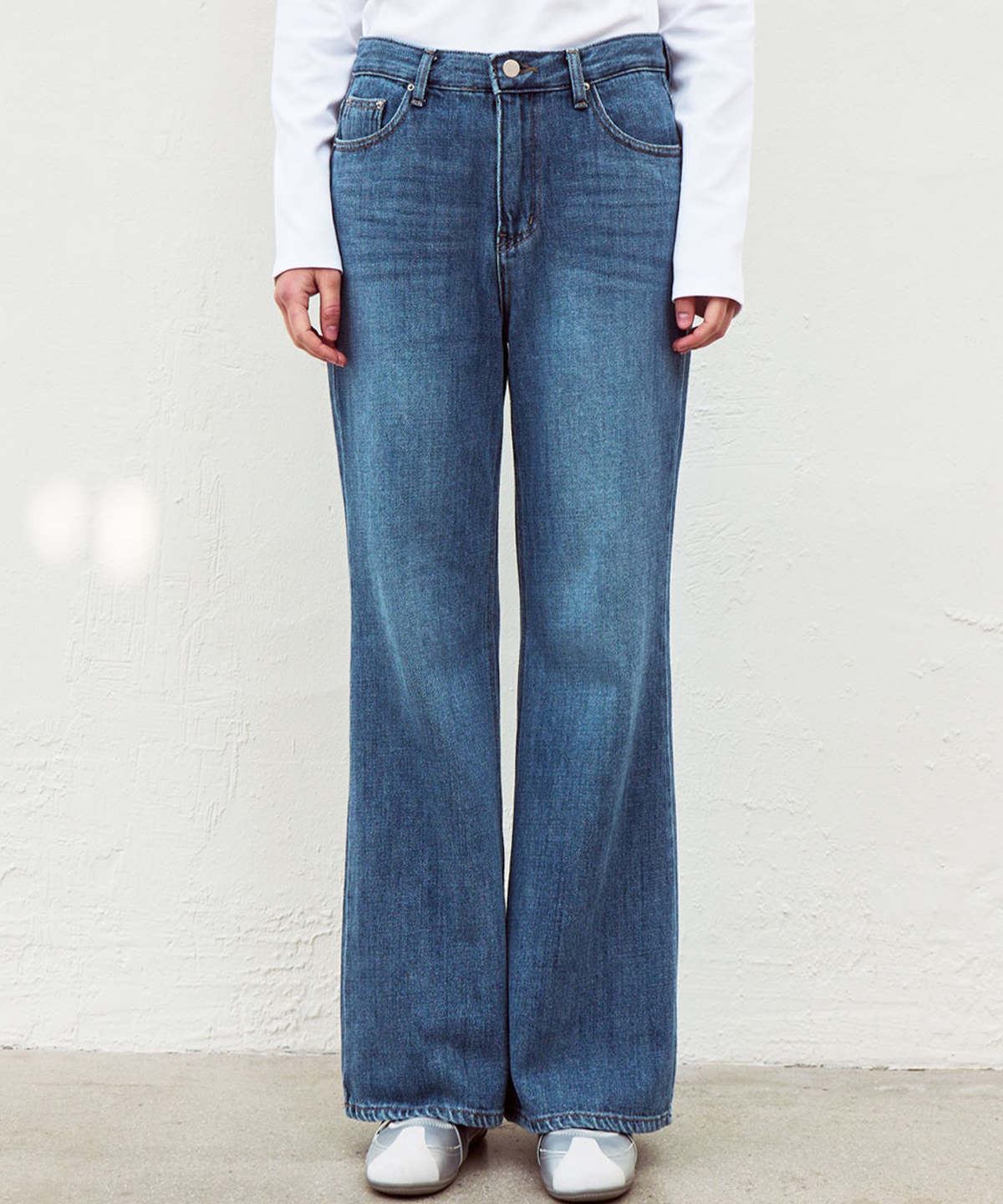 슬로우롤리(SLOWLOLLI) Relaxed boots cut denim - Mid blue