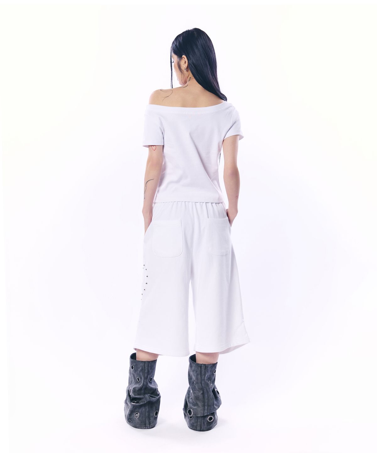 셋업이엑스이(SETUP-EXE) HEART STUD LOGO BERMUDA PANTS / WHITE