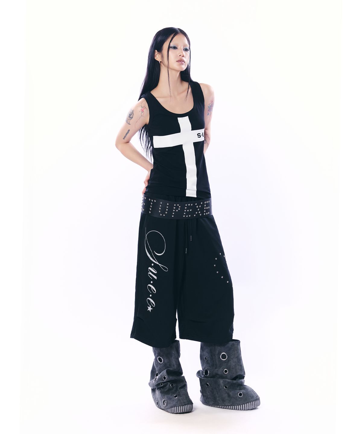 셋업이엑스이(SETUP-EXE) HEART STUD LOGO BERMUDA PANTS / BLACK