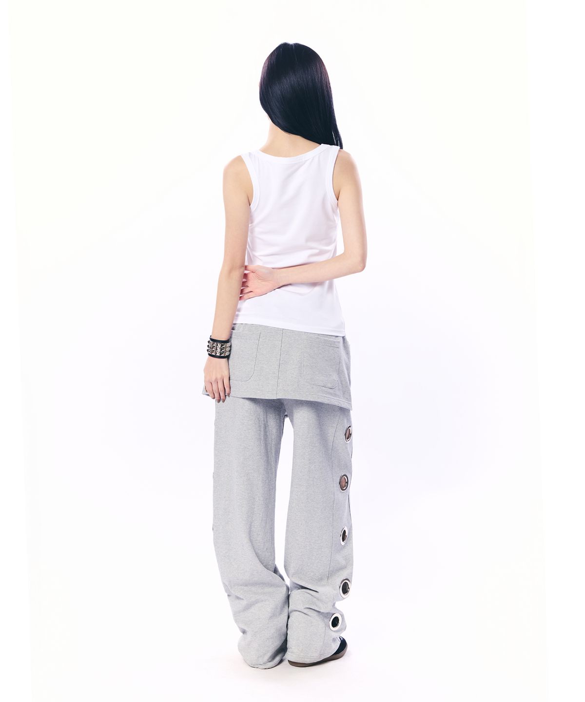 셋업이엑스이(SETUP-EXE) LOGO CROSS SLEEVELESS TOP / WHITE