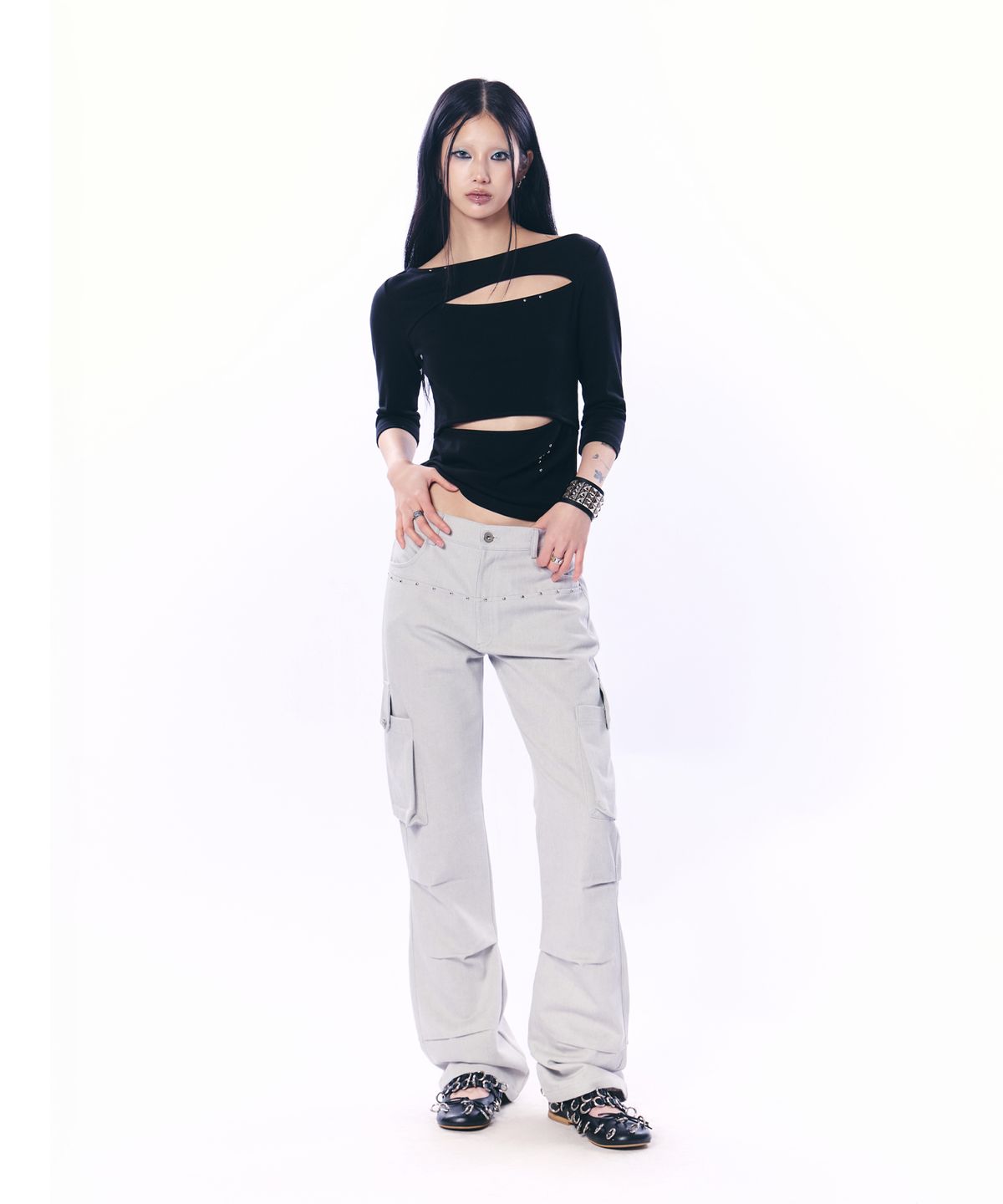 셋업이엑스이(SETUP-EXE) DOUBLE CUT-OUT  TOP / BLACK