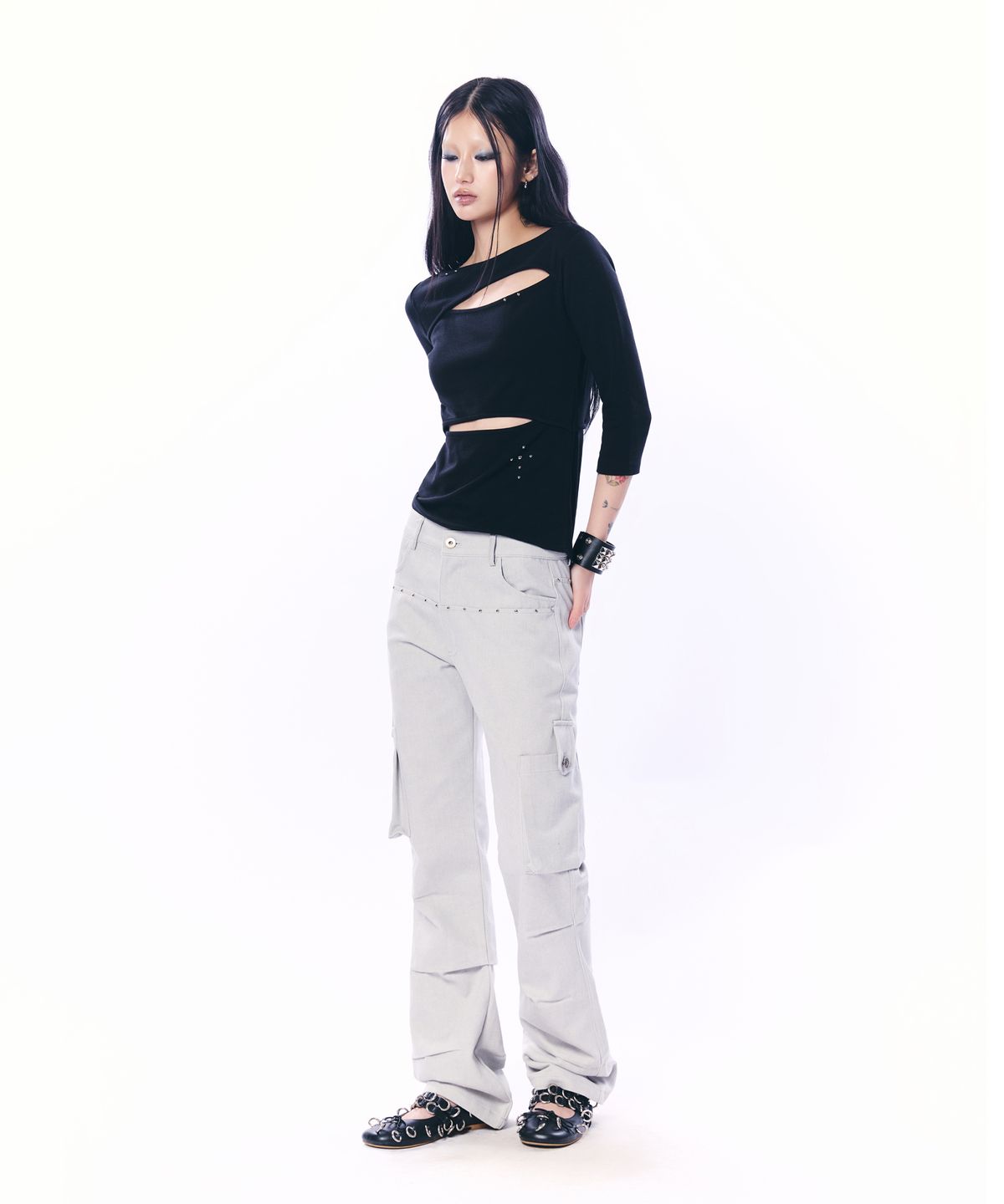 셋업이엑스이(SETUP-EXE) DOUBLE CUT-OUT  TOP / BLACK