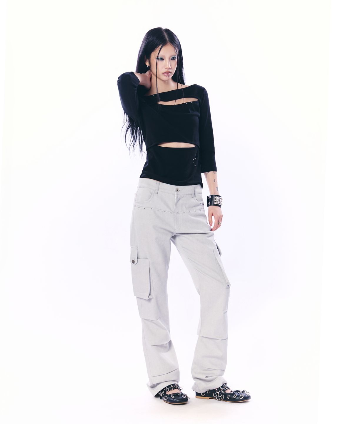 셋업이엑스이(SETUP-EXE) DOUBLE CUT-OUT  TOP / BLACK
