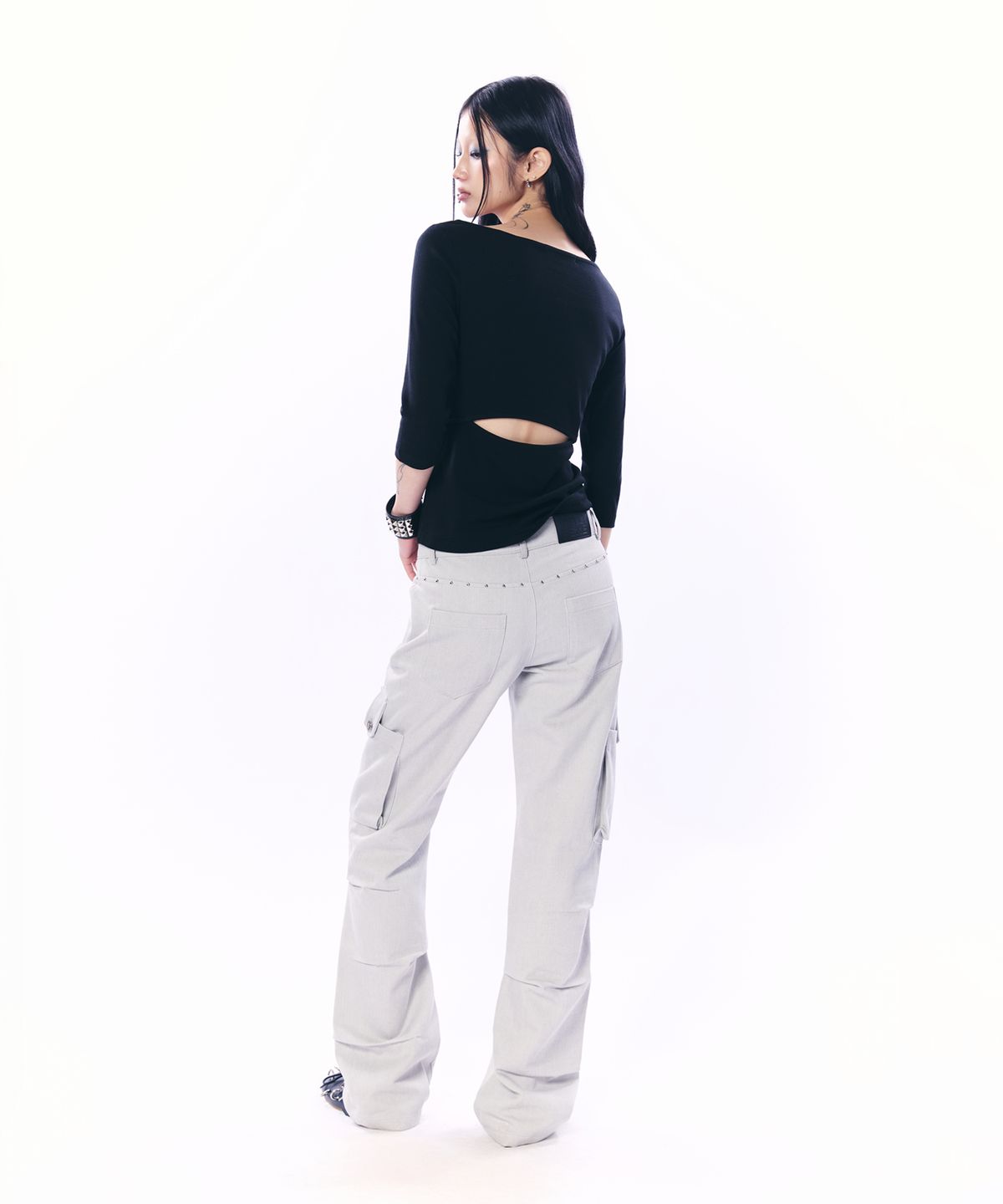셋업이엑스이(SETUP-EXE) DOUBLE CUT-OUT  TOP / BLACK