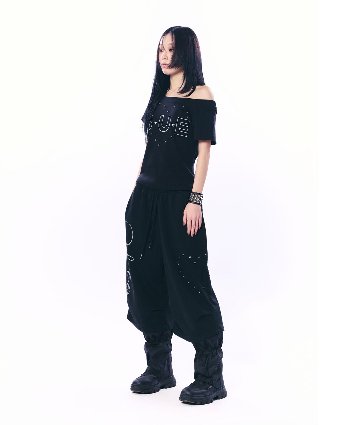 셋업이엑스이(SETUP-EXE) SUE WIDE NECK TOP / BLACK