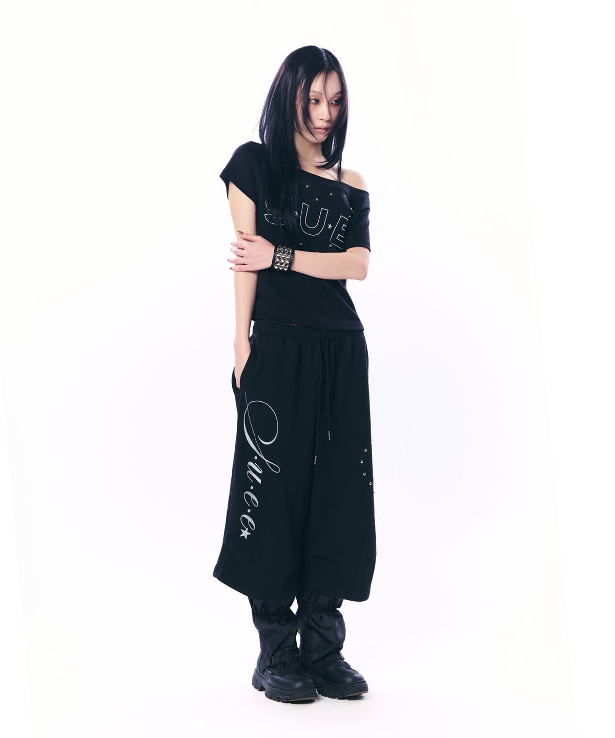 셋업이엑스이(SETUP-EXE) SUE WIDE NECK TOP / BLACK