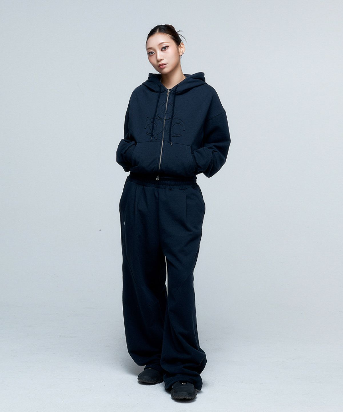 디오스피스(DAUSPICE) (DUC) Symbol Hoodie Zip-up & Sweat Pants Vintage Black SET-UP