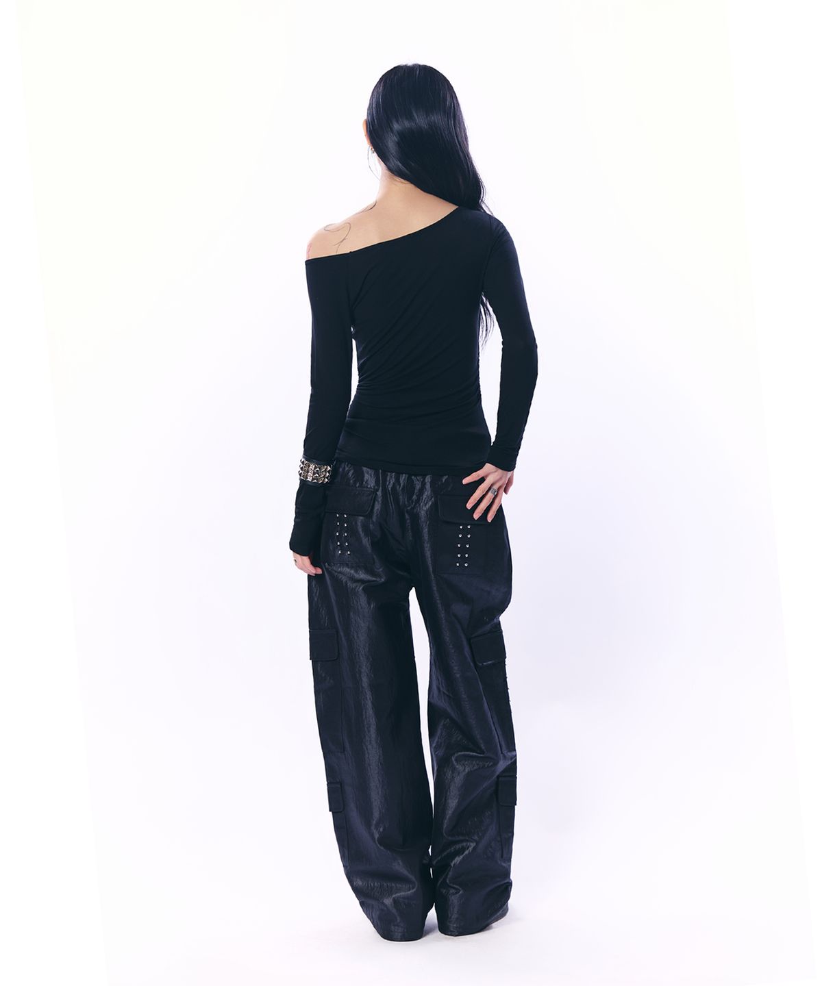 셋업이엑스이(SETUP-EXE) WRAP ONE-SHOULDER TOP / BLACK