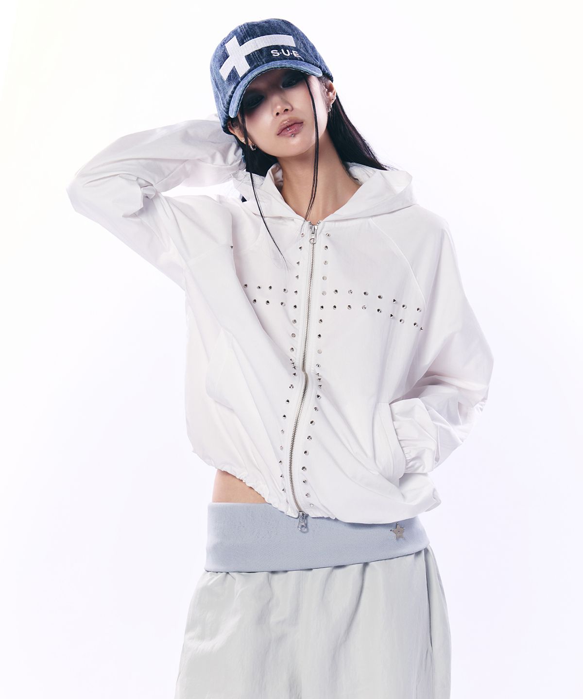 셋업이엑스이(SETUP-EXE) STUDDED HOOD WINDBREAK / WHITE