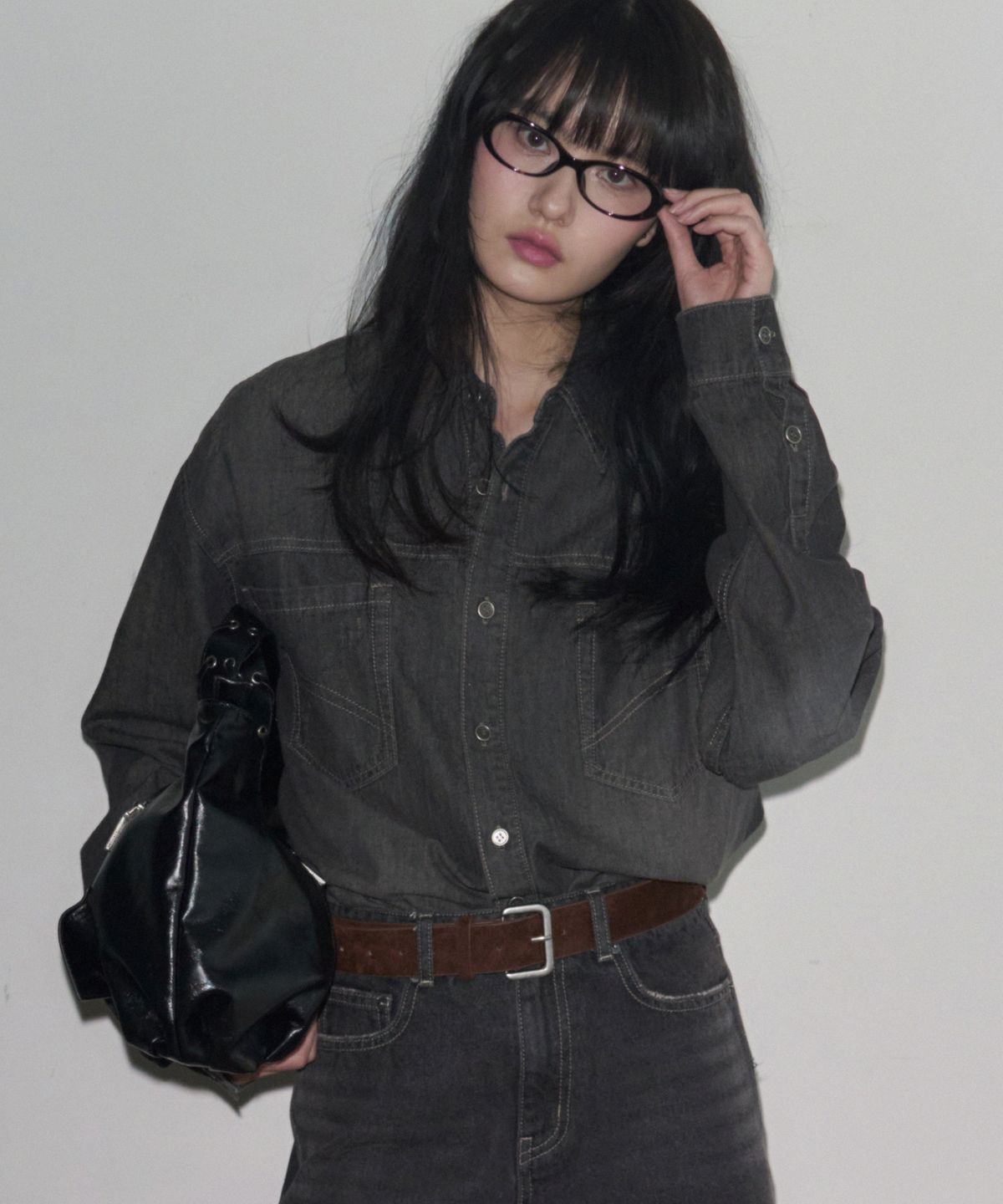 레더리(LEATHERY) 스티치 투포켓 긴팔 데님 셔츠 [BLACK]