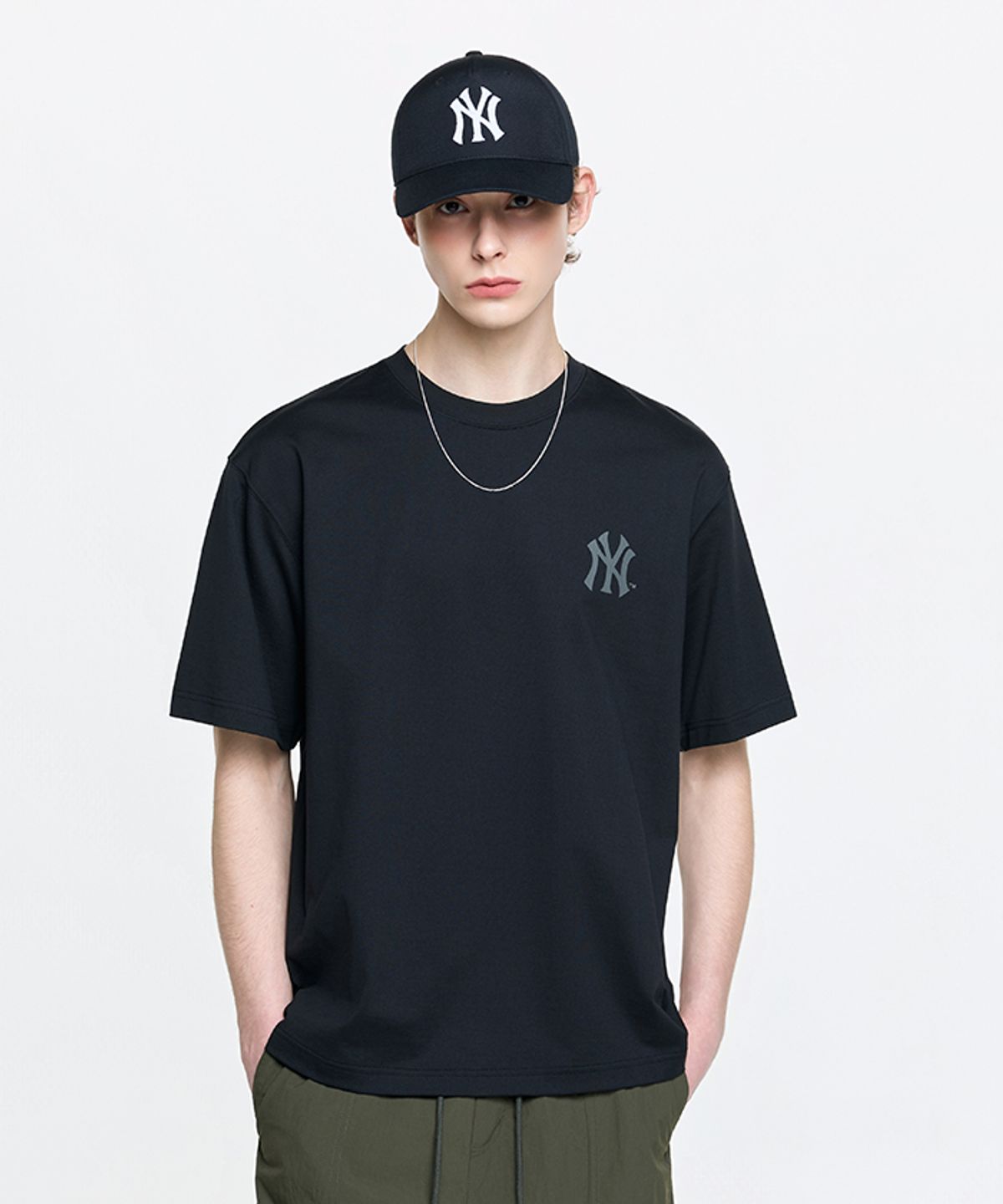 엠엘비(MLB) 클래식 모노그램 빅럭스 오버핏 반팔 티셔츠 NY (Black)