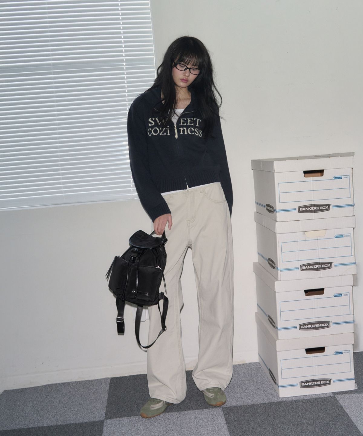 레더리(LEATHERY) 글로시 나일론 버킷 미니 백팩 [BLACK]