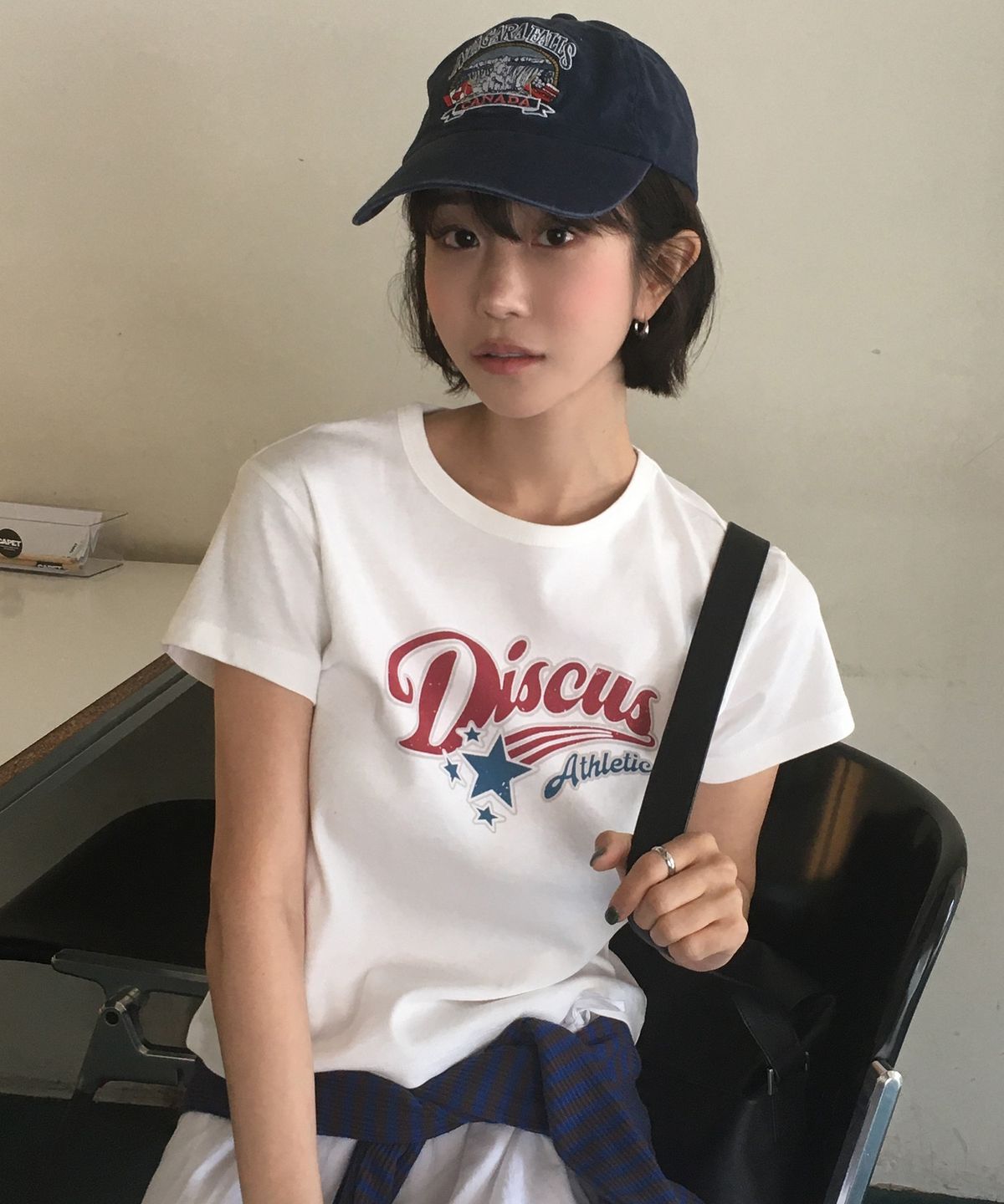 디스커스 애슬레틱(DISCUS ATHLETIC) [김용지 PICK] 우먼즈 슬림핏 코멧 로고 티셔츠
