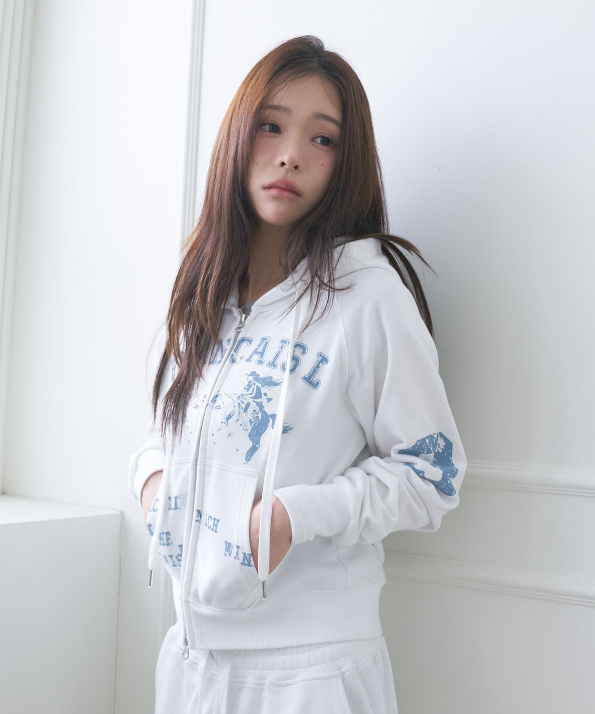 라티젠(LARTIGENT) L22 HERITAGE HORSE 90S HOOD ZIP-UP(WHITE)