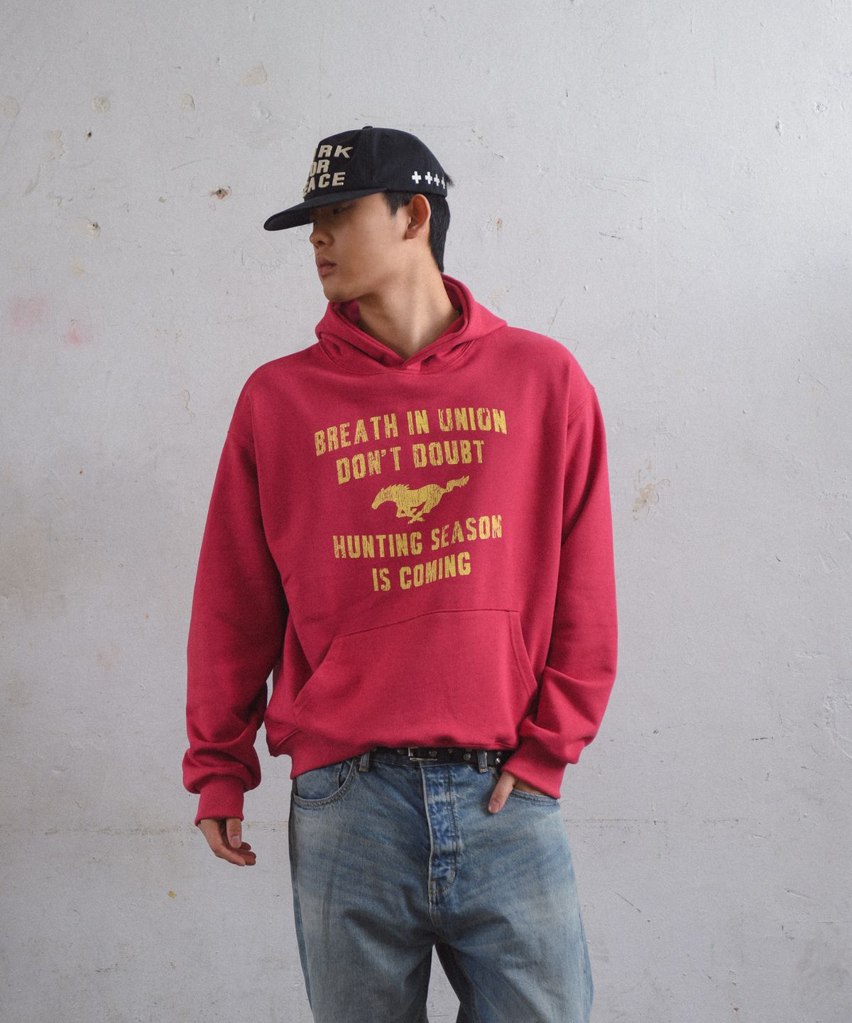 아모우(AMOU) Vintage Horse HOODIE CORAL RED
