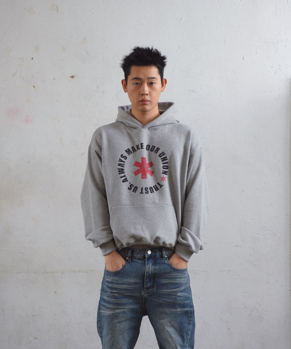 아모우(AMOU) Lettering Circle HOODIE GRAY