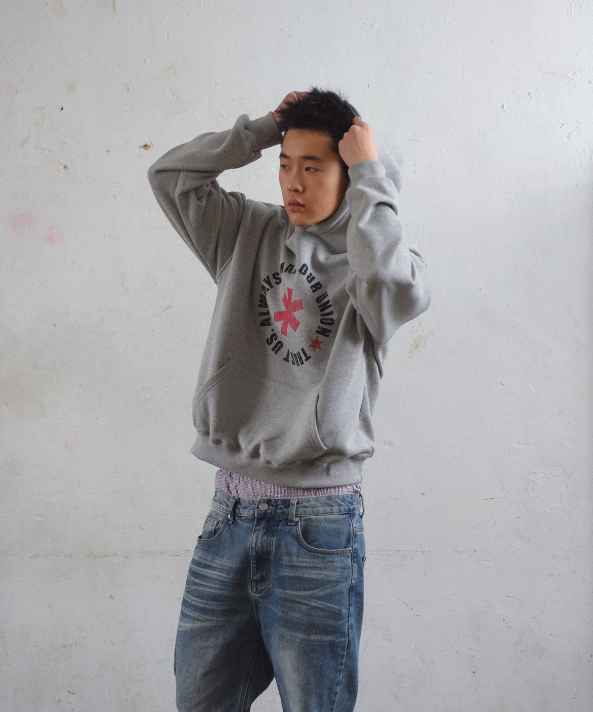 아모우(AMOU) Lettering Circle HOODIE GRAY