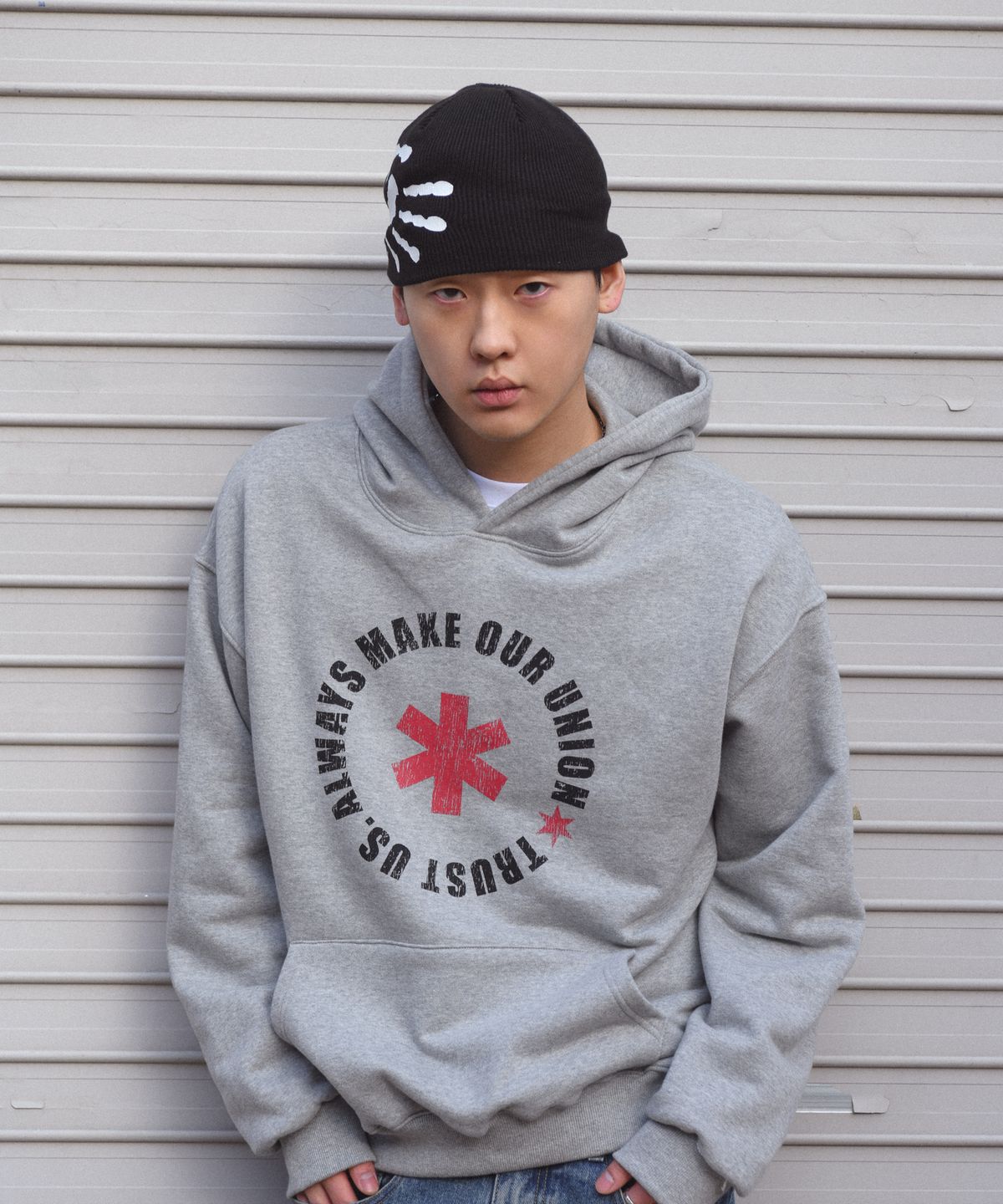 아모우(AMOU) Lettering Circle HOODIE GRAY