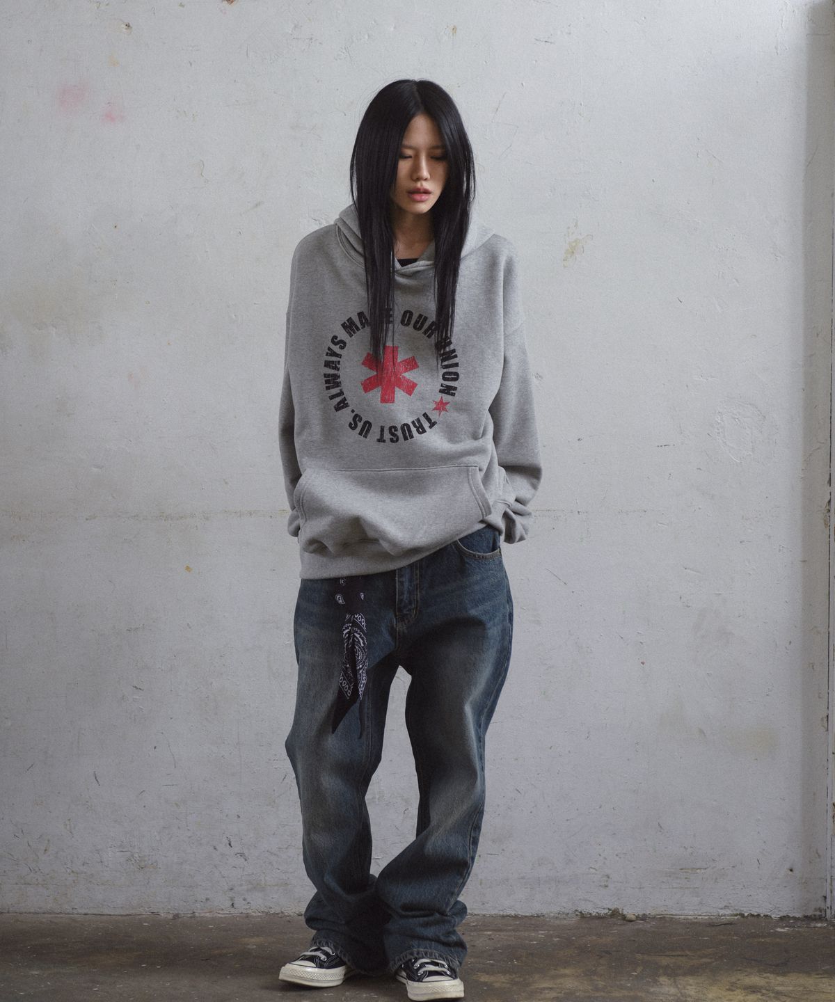 아모우(AMOU) Lettering Circle HOODIE GRAY