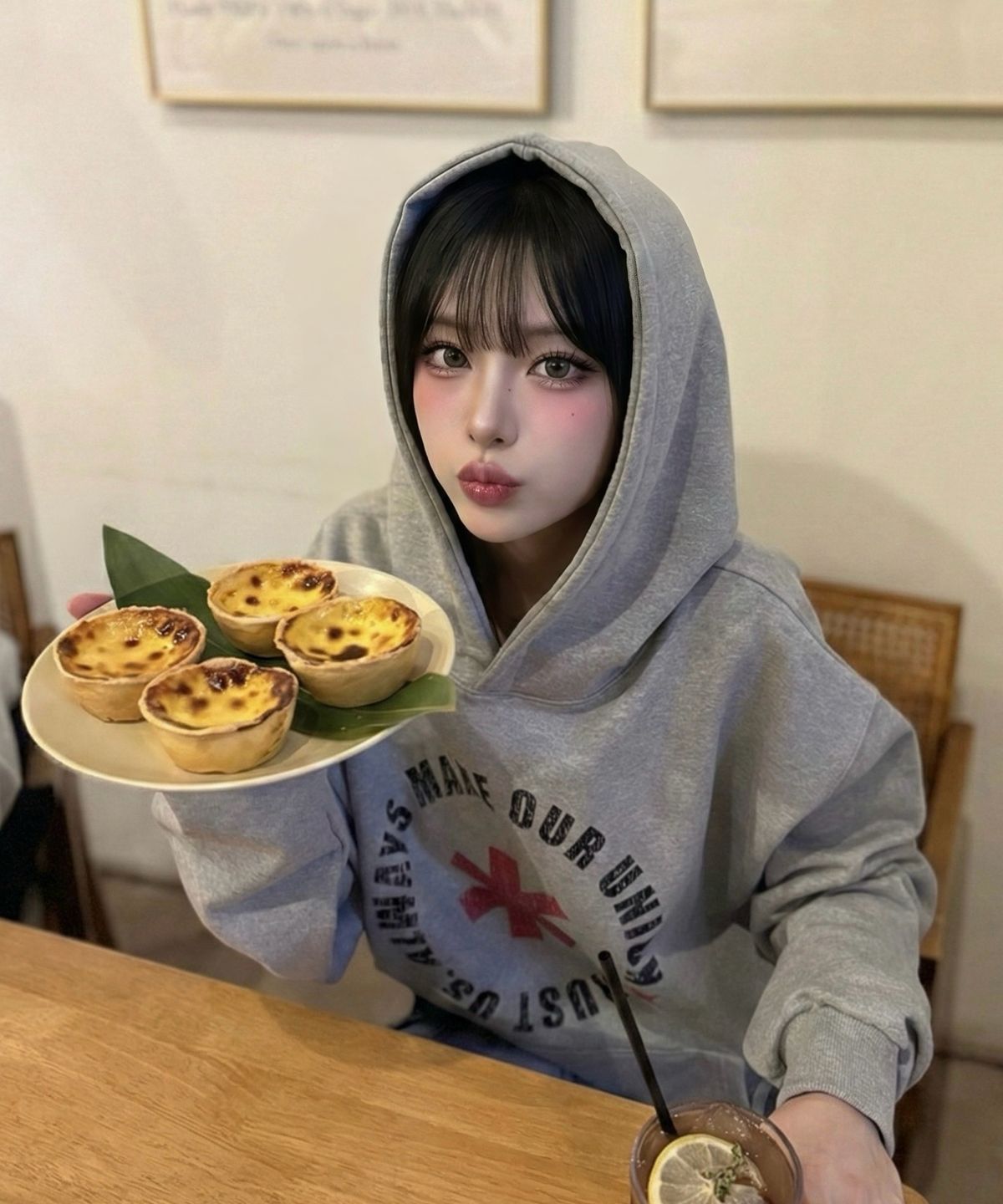 아모우(AMOU) Lettering Circle HOODIE GRAY