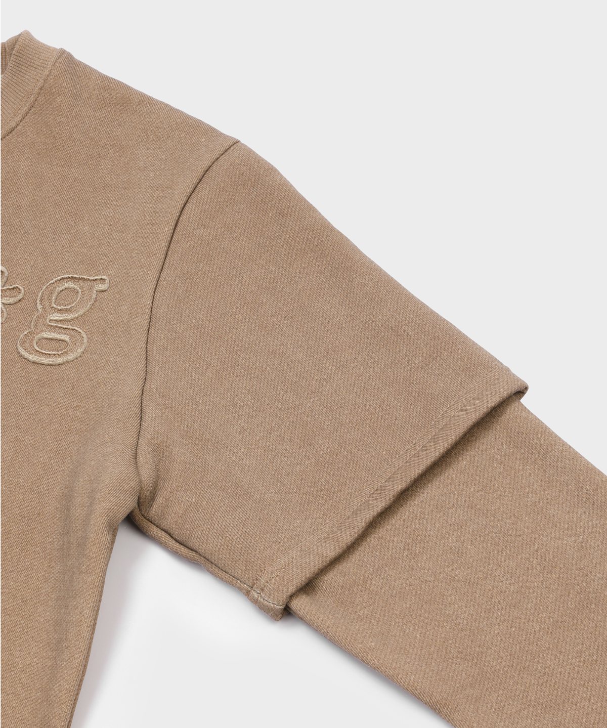 글런든(GRUNDEN) SIGNATURE LOGO VINTAGE LAYERED TOP (SAND)