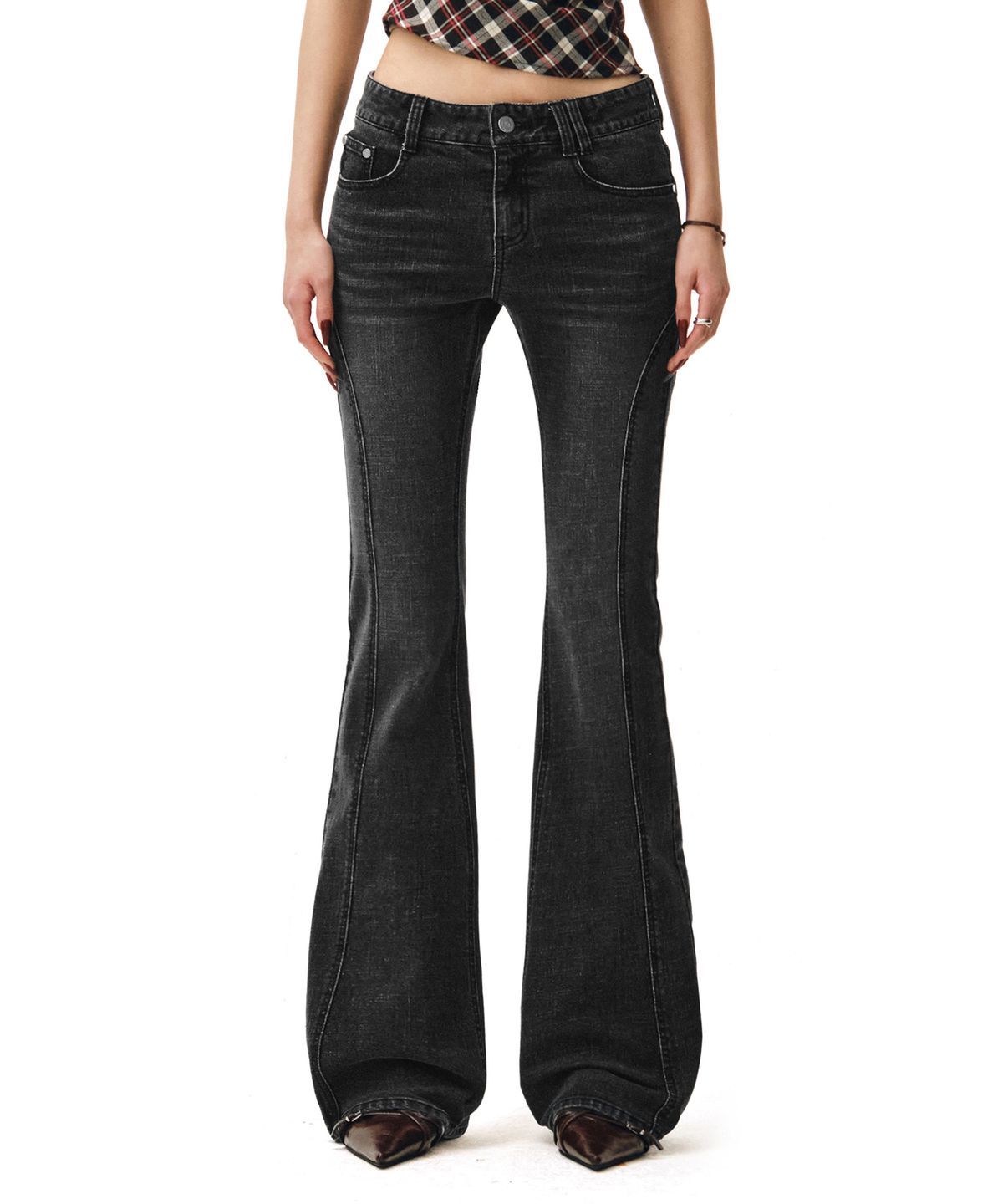 데케트 우먼(DECET WOMEN) Zip Pocket Slim Low Rise Flared Jeans DCWPT021BLACK
