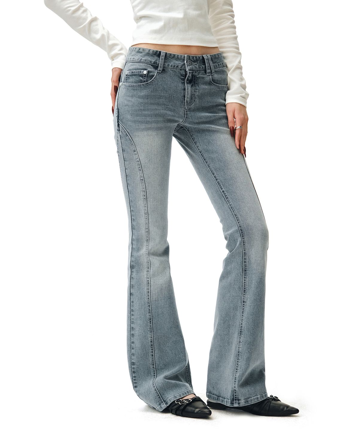 데케트 우먼(DECET WOMEN) Zip Pocket Slim Low Rise Flared Jeans DCWPT021LIGHTBLUE