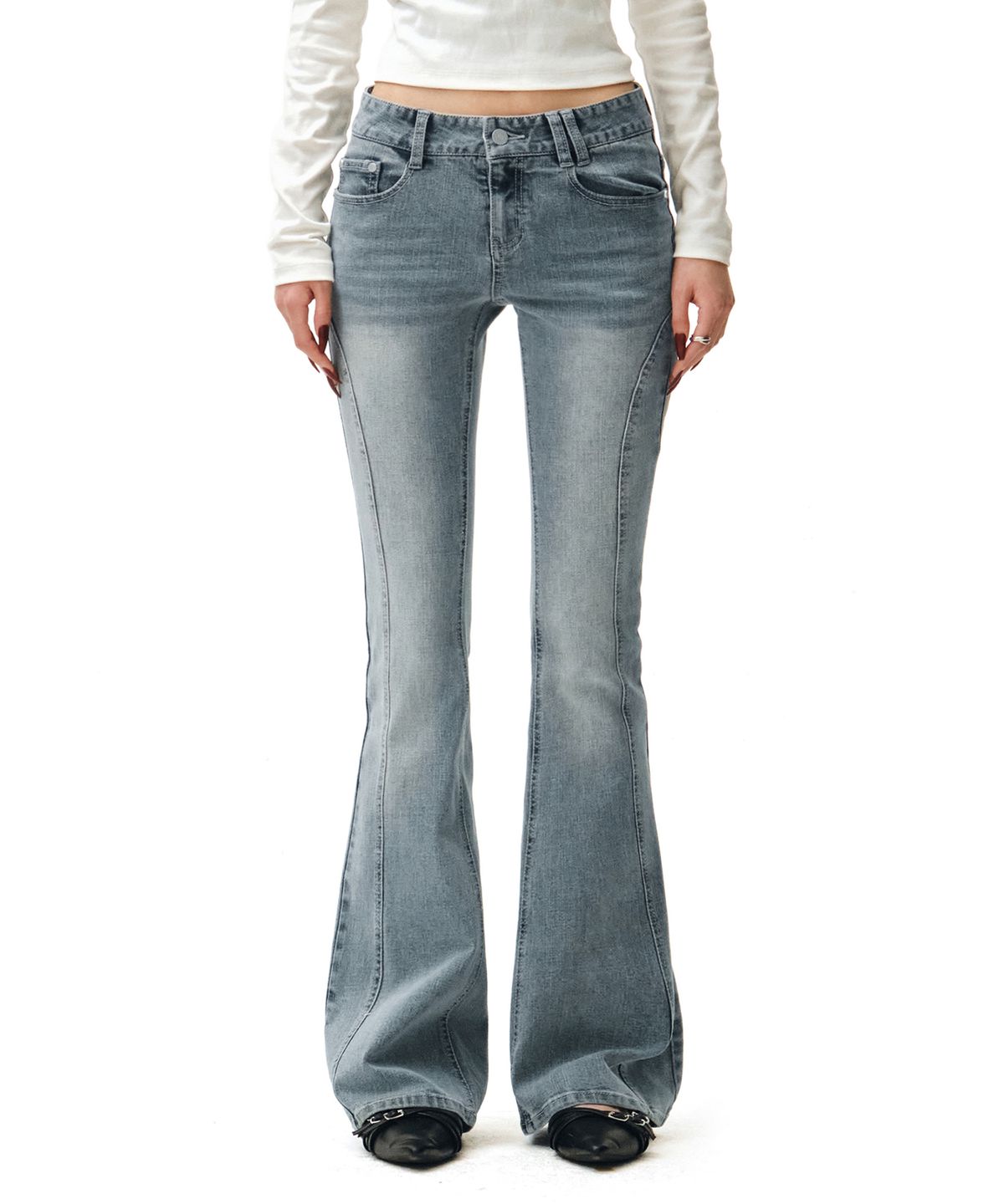 데케트 우먼(DECET WOMEN) Zip Pocket Slim Low Rise Flared Jeans DCWPT021LIGHTBLUE