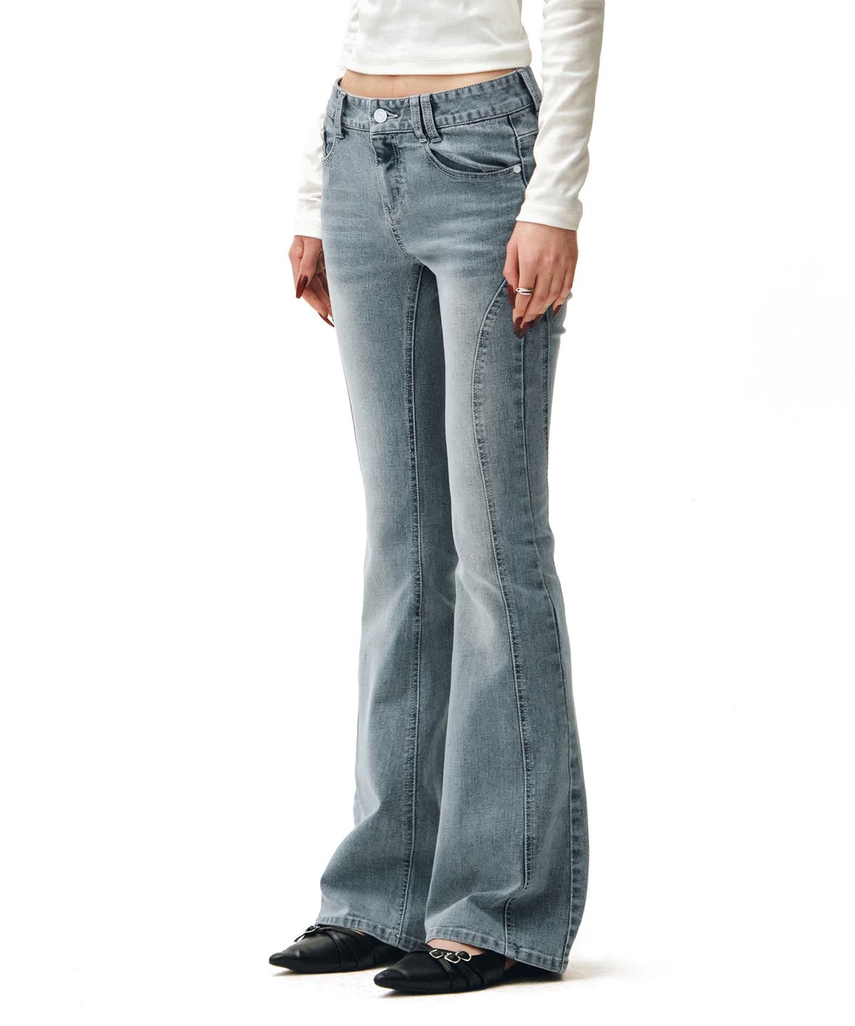데케트 우먼(DECET WOMEN) Zip Pocket Slim Low Rise Flared Jeans DCWPT021LIGHTBLUE