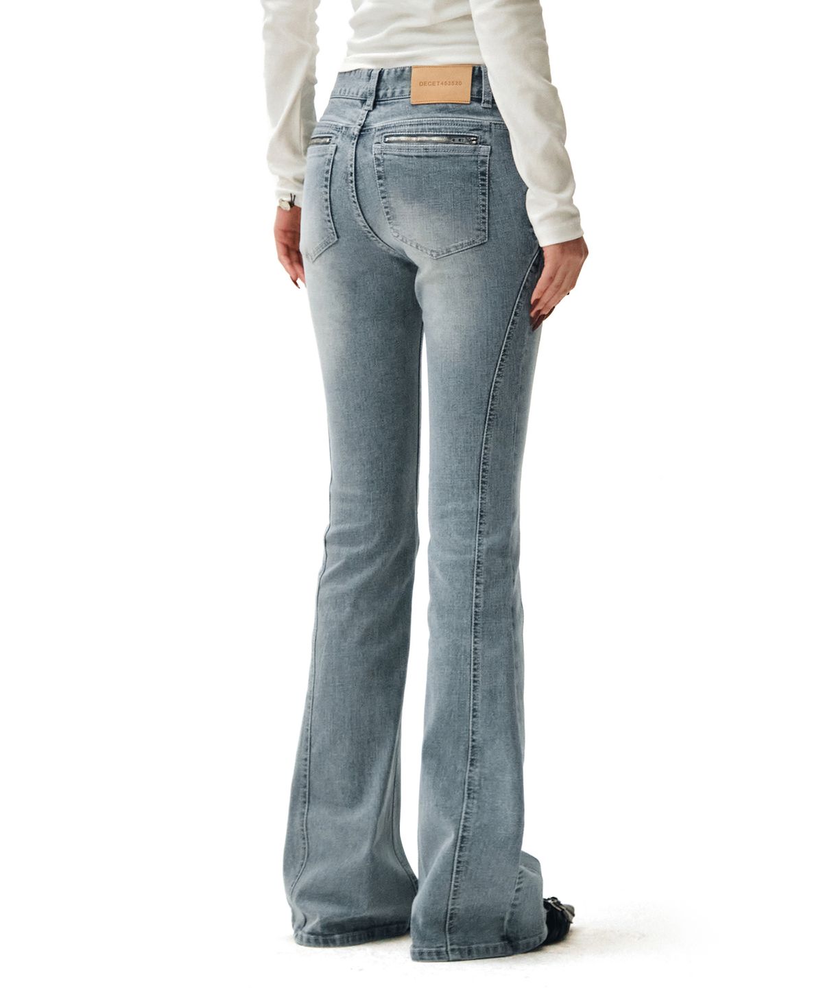 데케트 우먼(DECET WOMEN) Zip Pocket Slim Low Rise Flared Jeans DCWPT021LIGHTBLUE