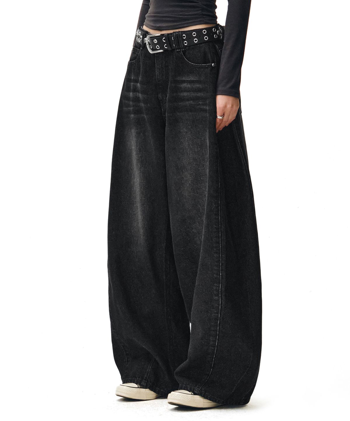 데케트 우먼(DECET WOMEN) Side Pin Tuck Barrel Jeans DCWPT019BLACK