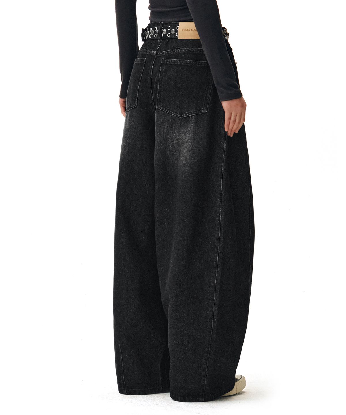 데케트 우먼(DECET WOMEN) Side Pin Tuck Barrel Jeans DCWPT019BLACK